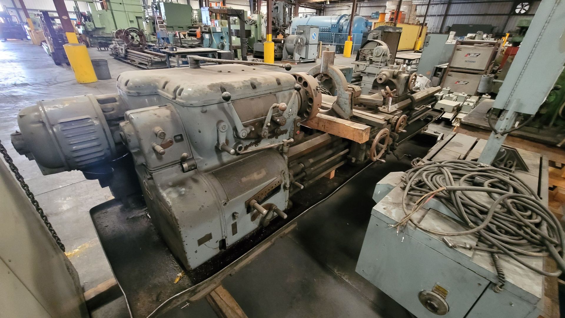AXELSON A25 ENGINE LATHE, 18" CHUCK, 25" X 120" - Image 9 of 9