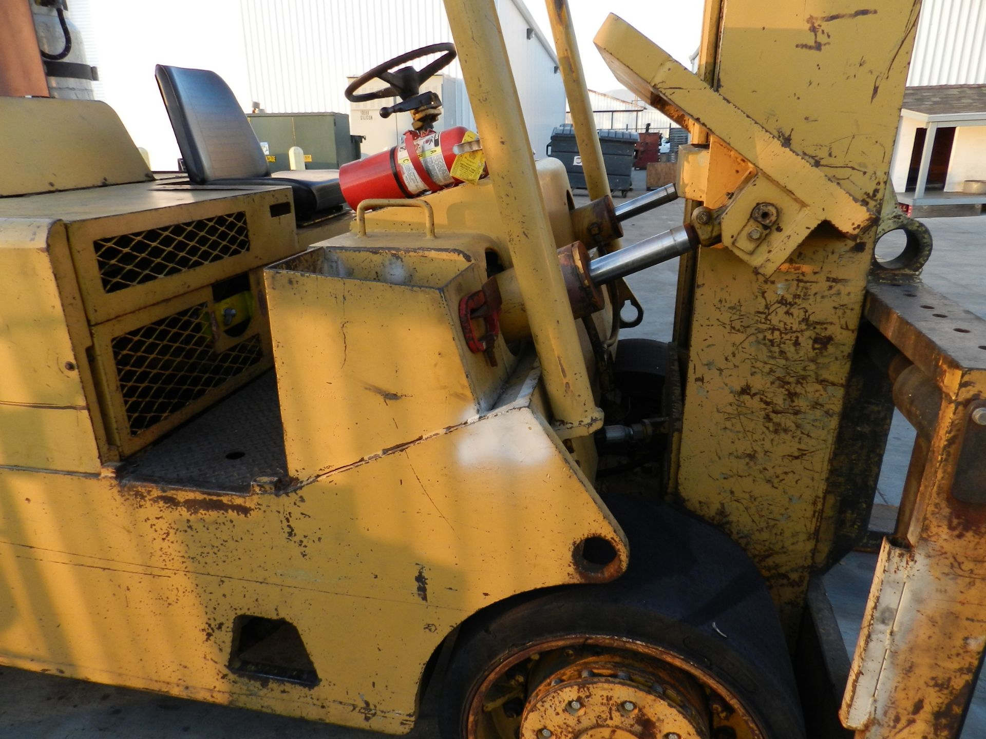 CATERPILLAR T 300 LPG FORKLIFT, 30,000 LB CAPACITY, CUSHION TIRES, BOOM ATTACHMENT WITH STAND, - Image 2 of 21