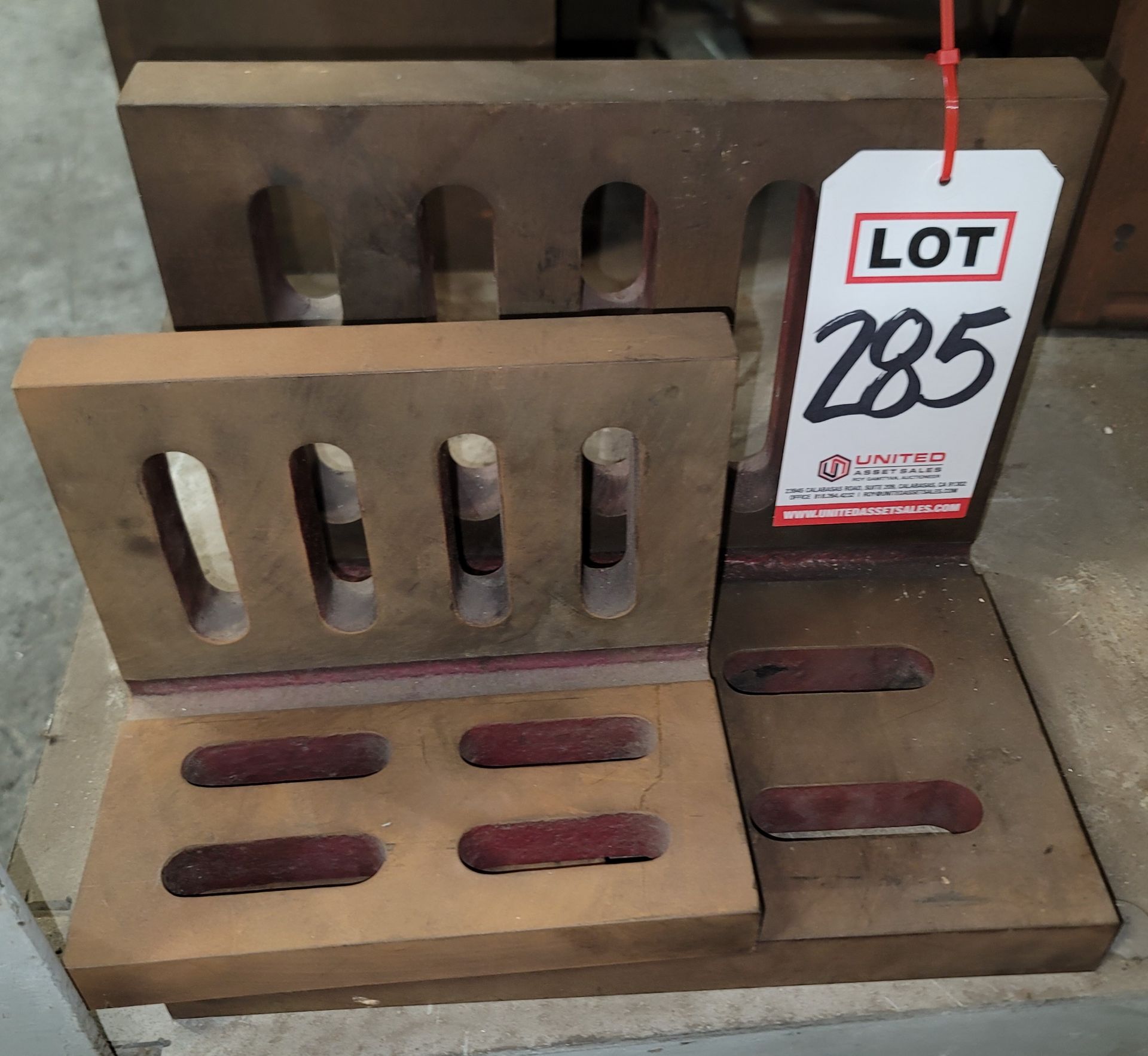 LOT - (2) ANGLE PLATES