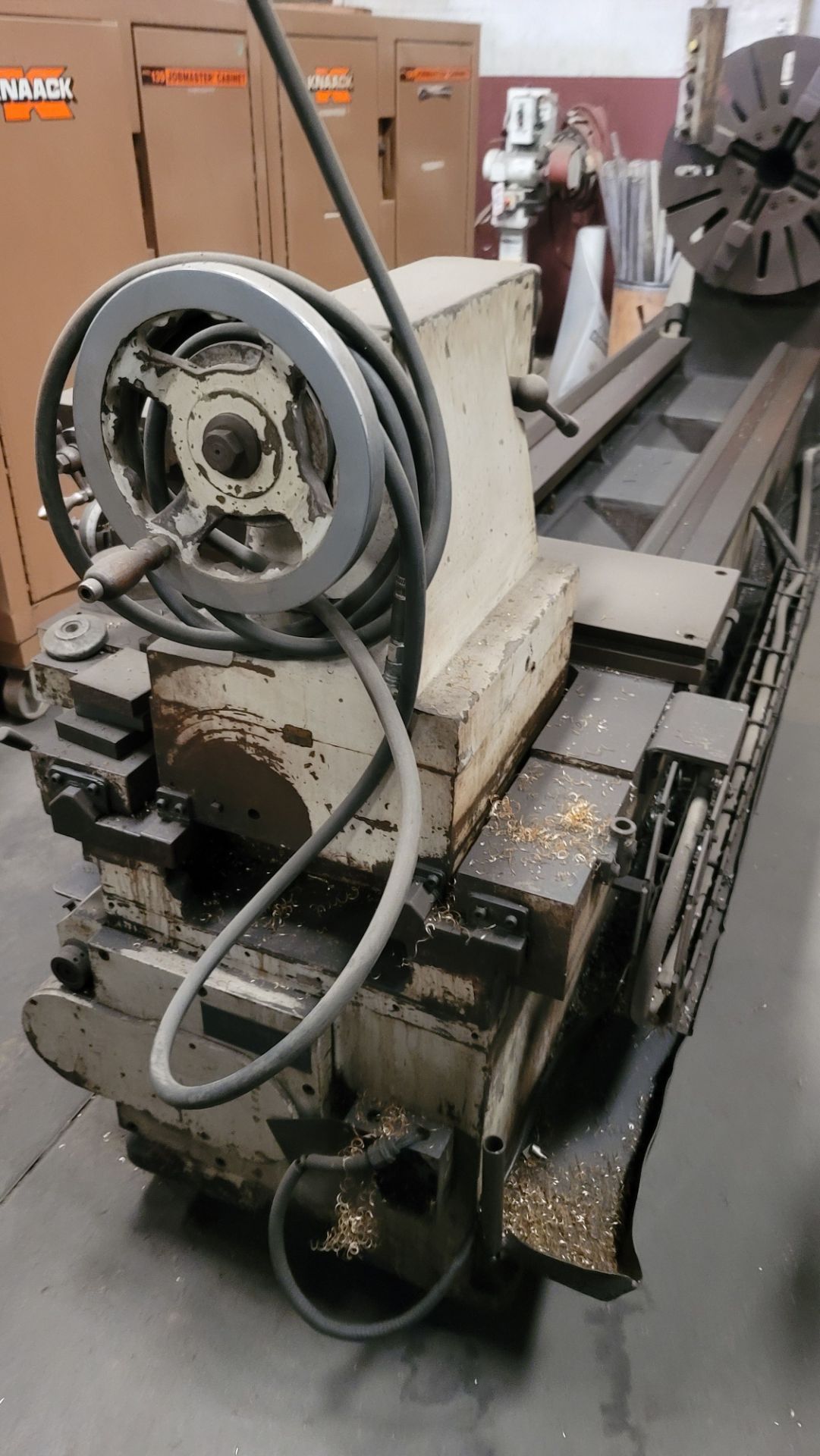CADILLAC GAP BED ENGINE LATHE, MODEL 32120, 32" X 120", 42" SWING IN GAP, TAILSTOCK, S/N 267014 - Image 9 of 10