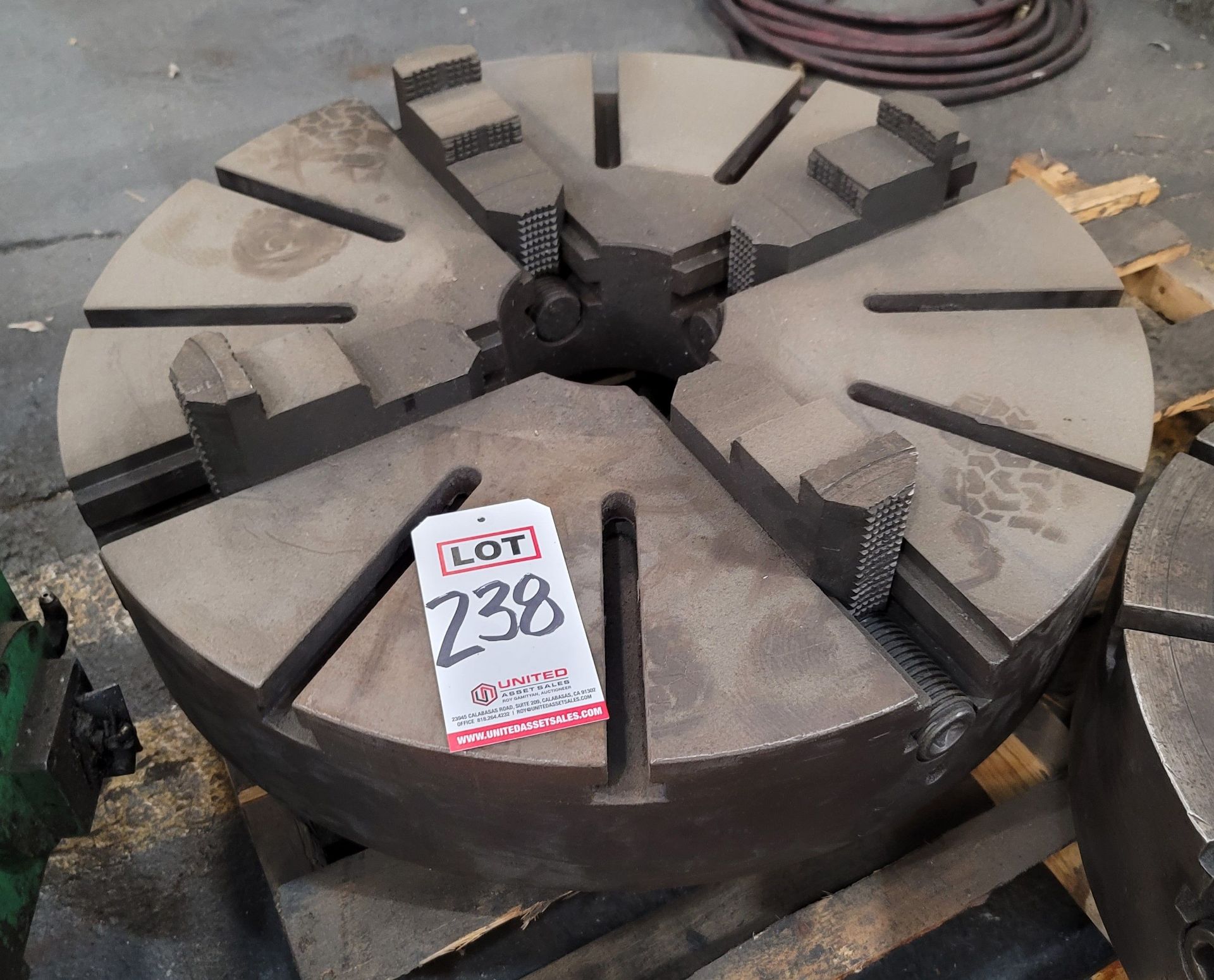 28" 4-JAW CHUCK - Image 2 of 2