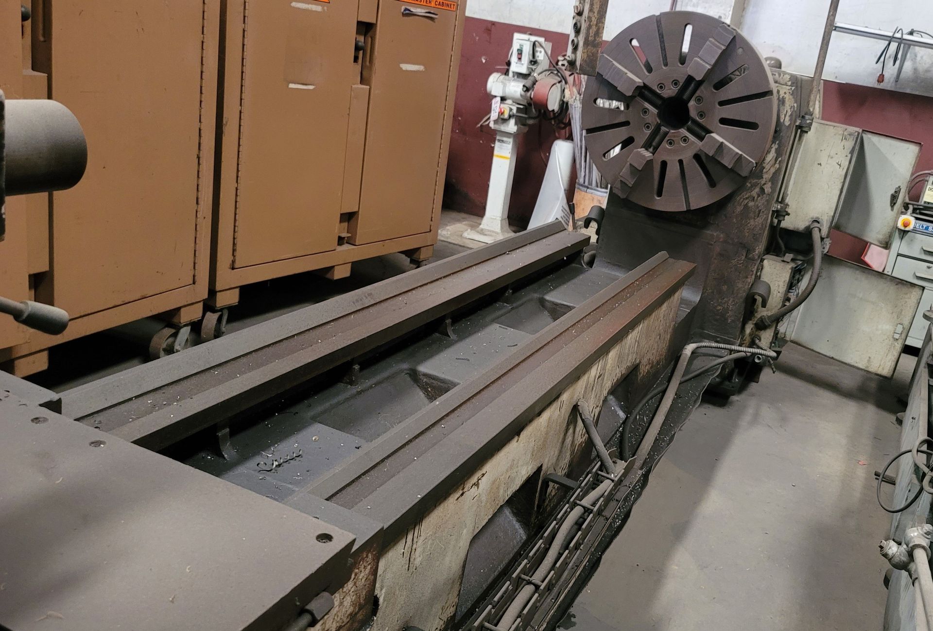 CADILLAC GAP BED ENGINE LATHE, MODEL 32120, 32" X 120", 42" SWING IN GAP, TAILSTOCK, S/N 267014 - Image 8 of 10