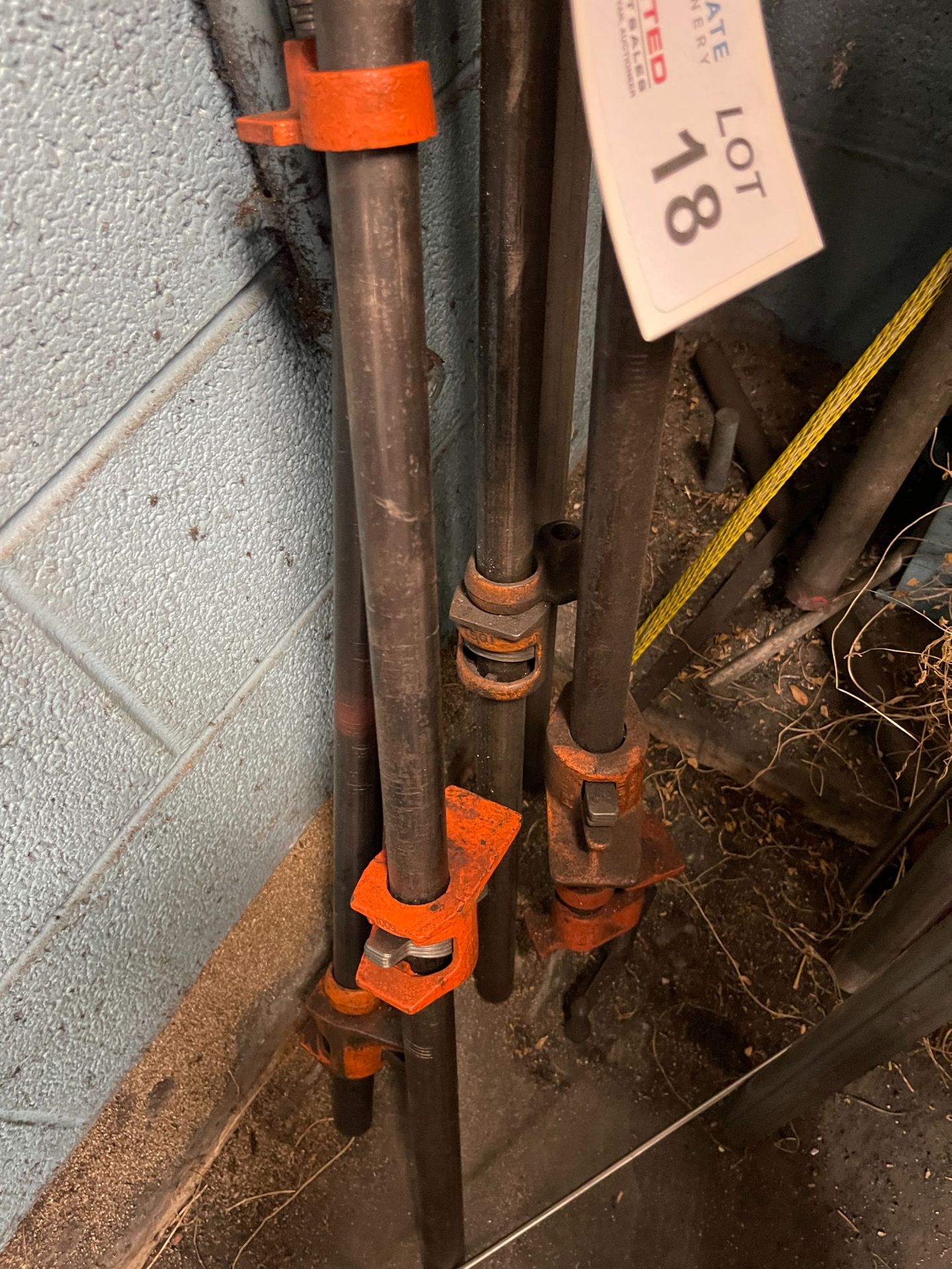 LOT - PIPE CLAMPS