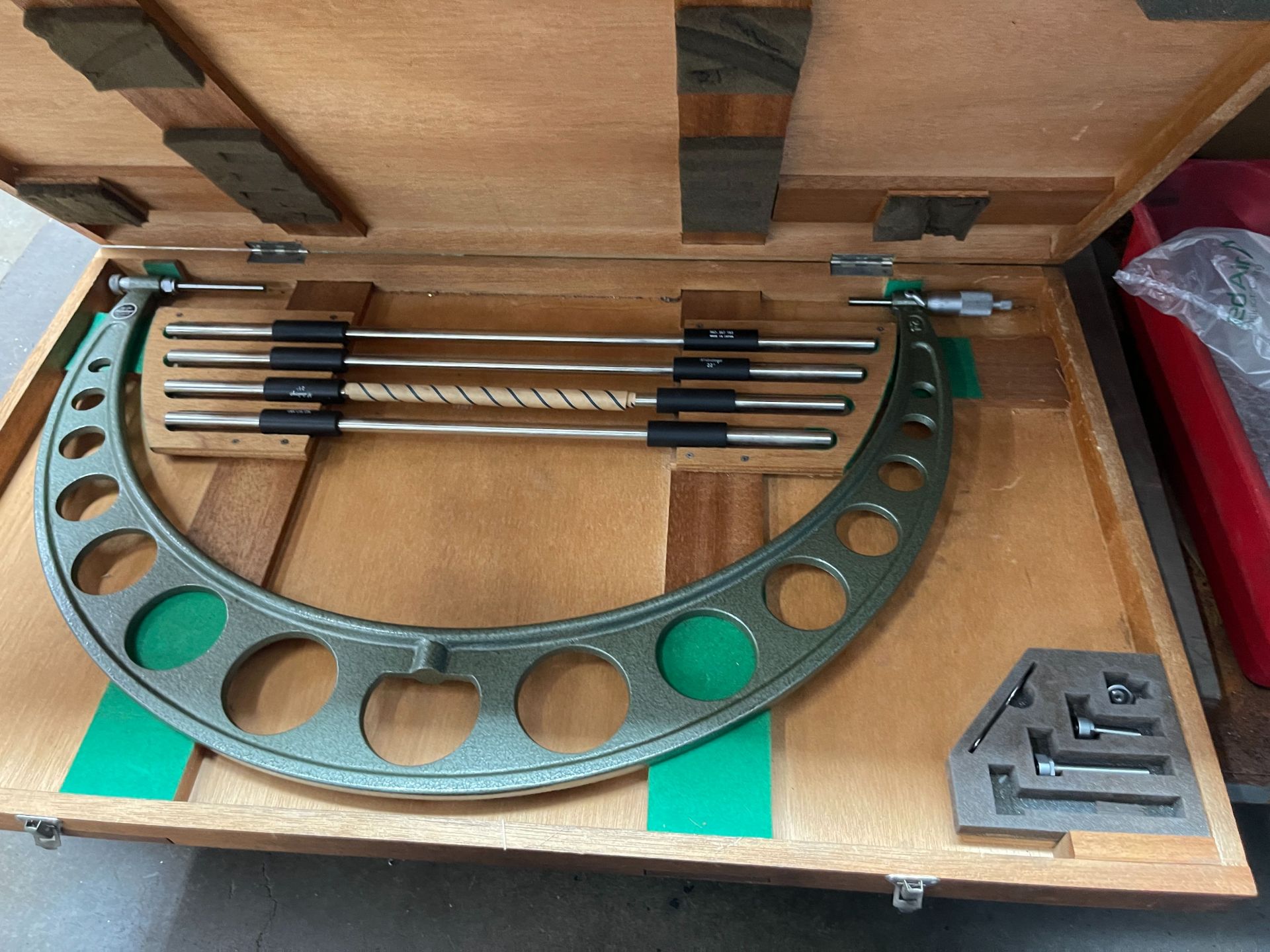 MITUTOYO 20-24" OUTSIDE MICROMETER