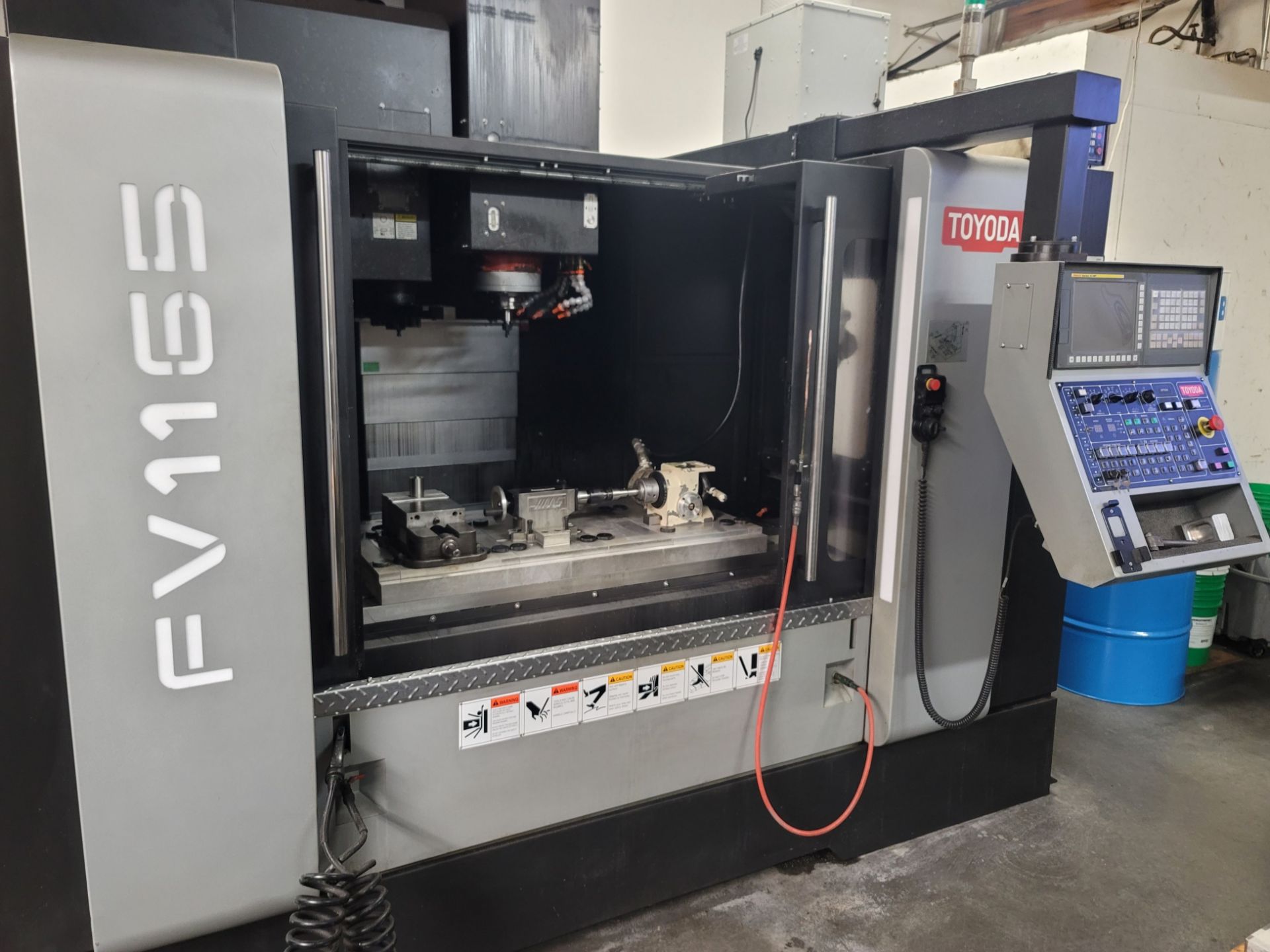 2018 TOYODA FV1165 VERTICAL MACHINING CENTER, FANUC OI-MF SERIES CNC CONTROL, 6000 RPM SPINDLE - Image 3 of 13