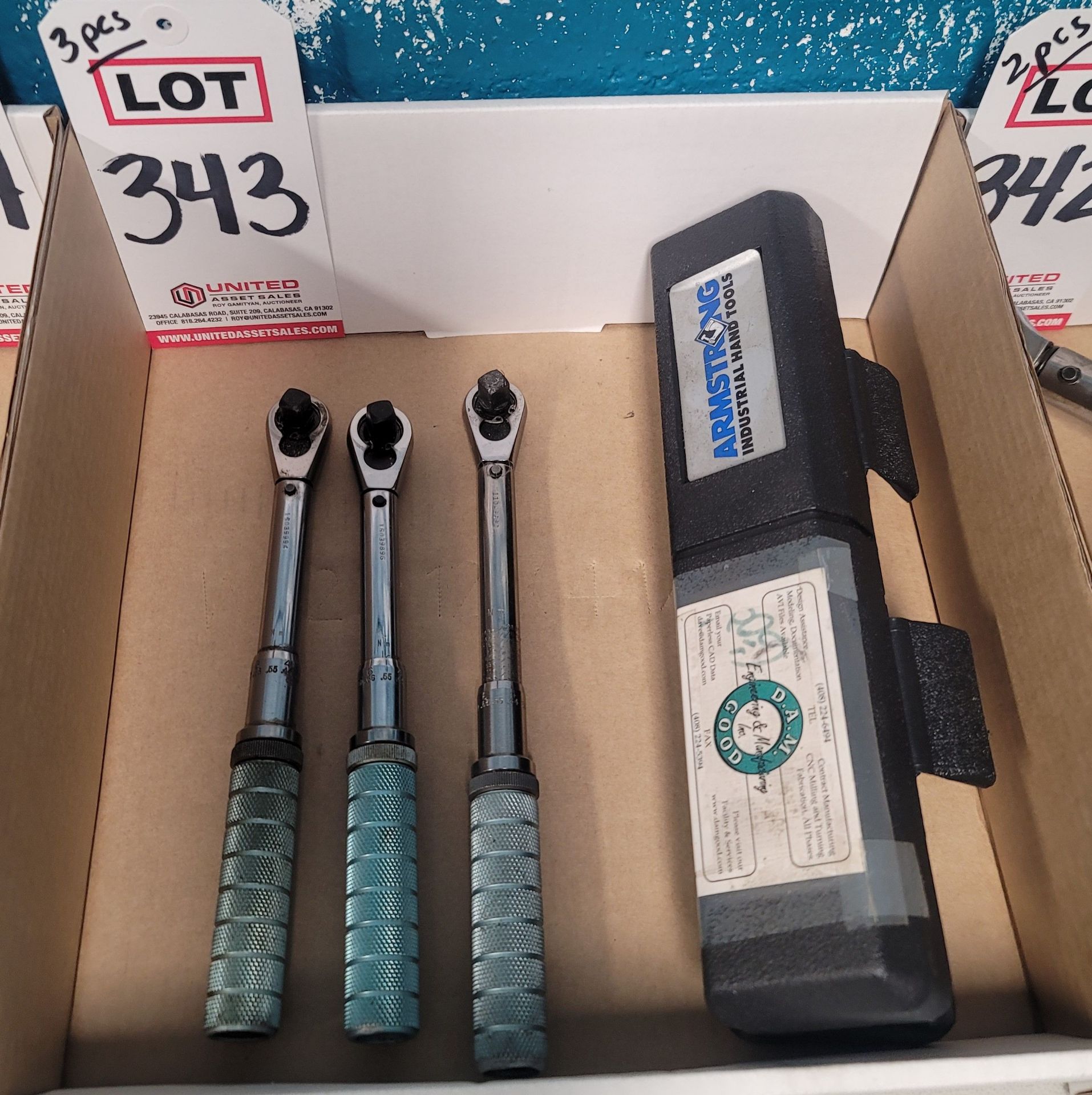 LOT - (3) ARMSTRONG 64-041 3/8" DRIVE TORQUE WRENCHES AND (1) CASE