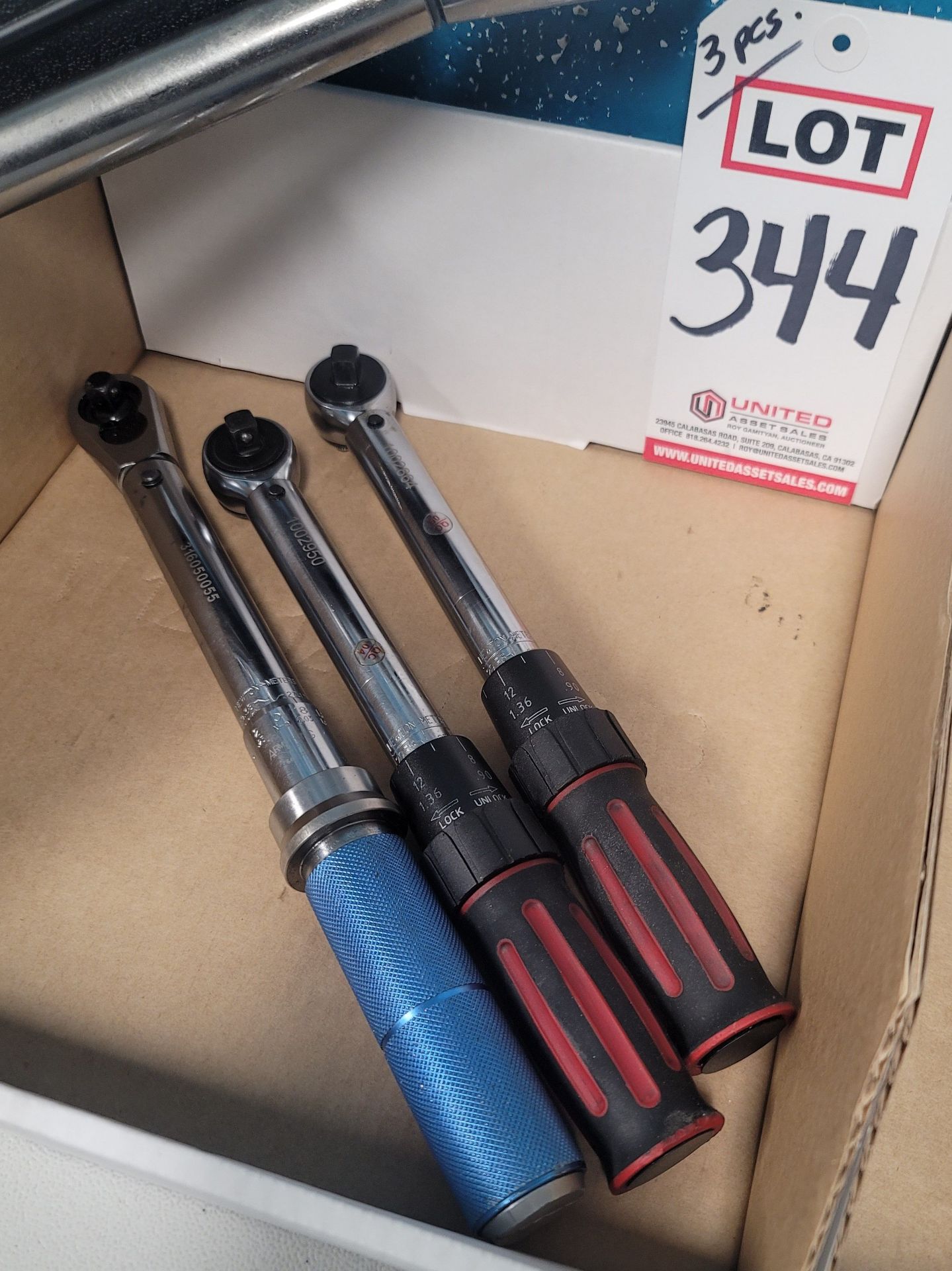LOT - (3) TORQUE WRENCHES: (1) ARMSTRONG 64-041N AND (2) PERFORMANCE TOOL 3/8" DRIVE TORQUE