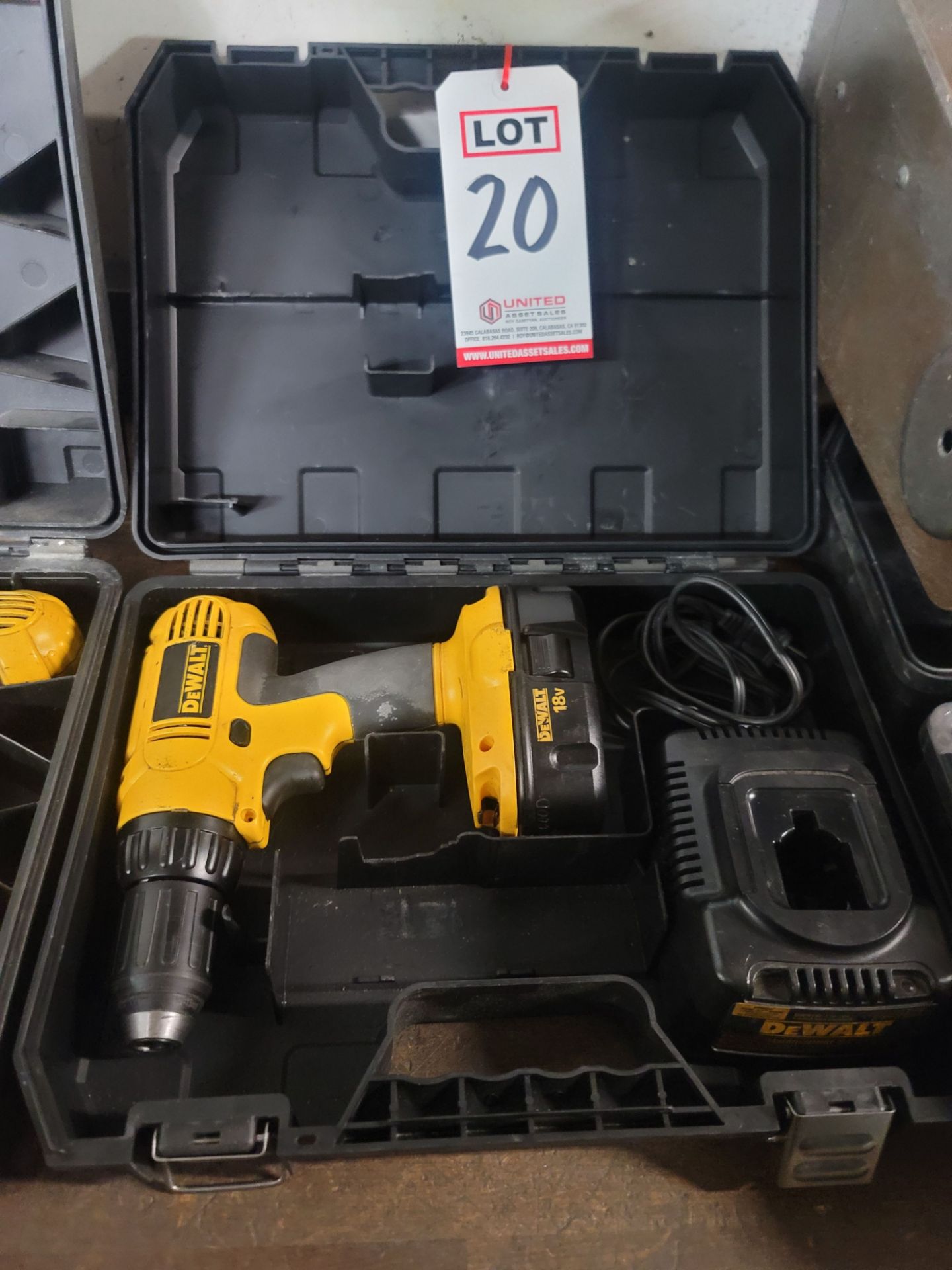 DEWALT 1/2" CORDLESS DRILL, MODEL DC759, 18V, W/ CHARGER AND CASE