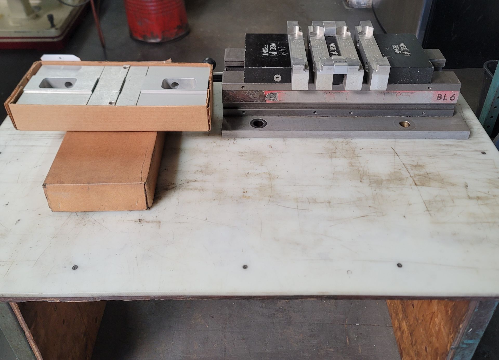 LOT - CHICK 6" DOUBLE MACHINE VISE, MODEL BL6, W/ BRAND NEW MACHINABLE JAW SET, HANDLE INCLUDED - Image 2 of 3