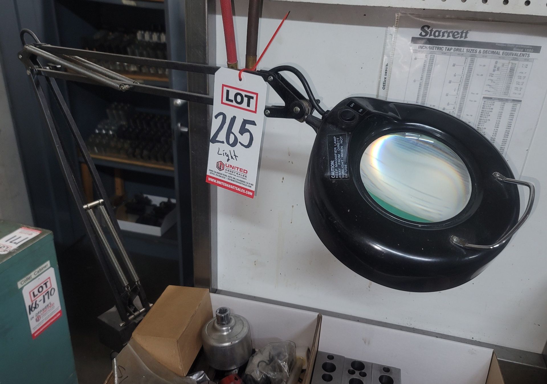 LUX750 FLUORESCENT MAGNIFIER LAMP W/ AC RECEPTACLE BUILT INTO BASE, CLAMPS ONTO BENCH TOP