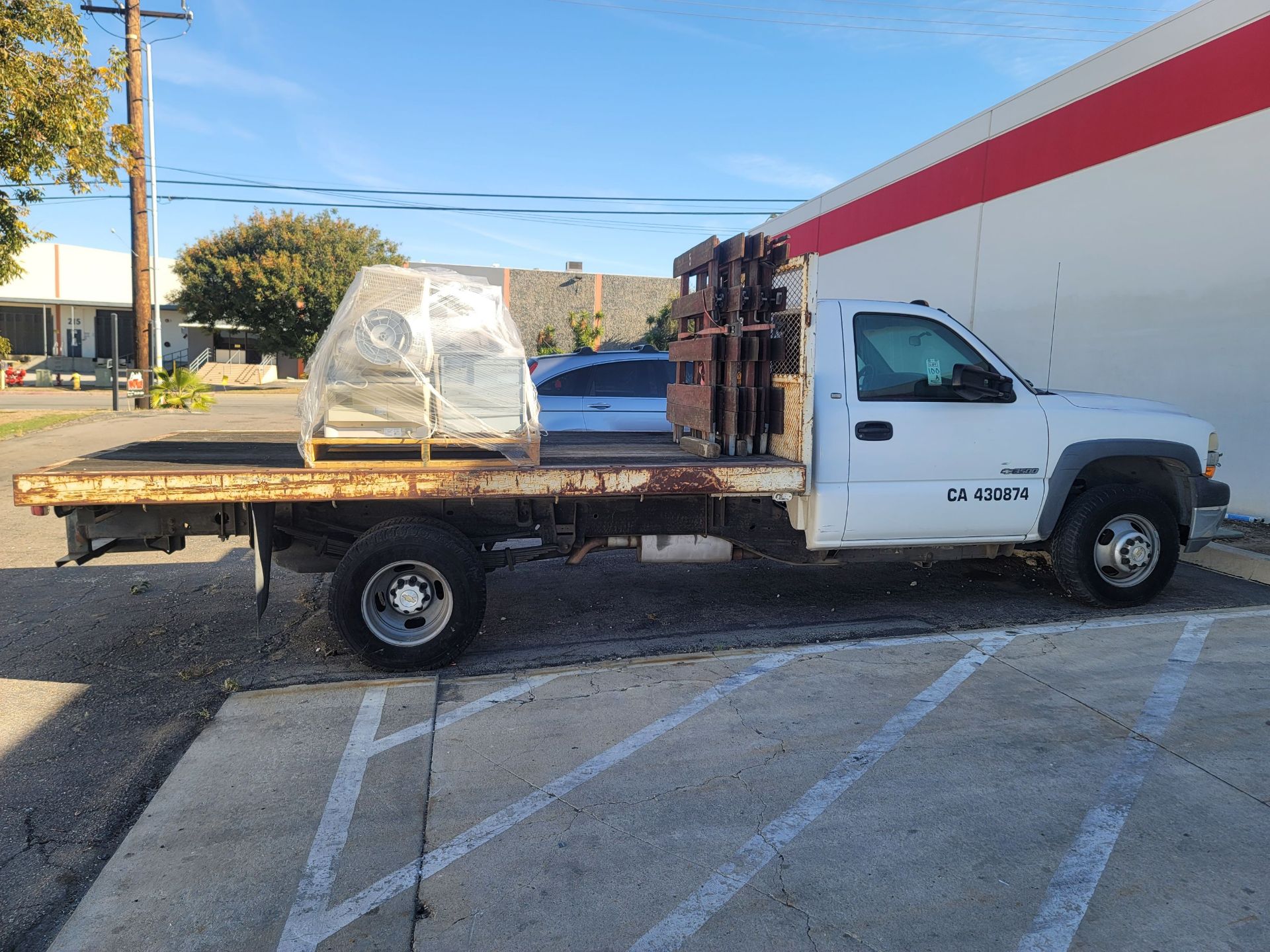 2002 CHEVROLET 3500 SILVERADO 12' STAKE BED TRUCK, MISSING CATALYTIC CONVERTER AND DRIVER SIDE - Image 3 of 6