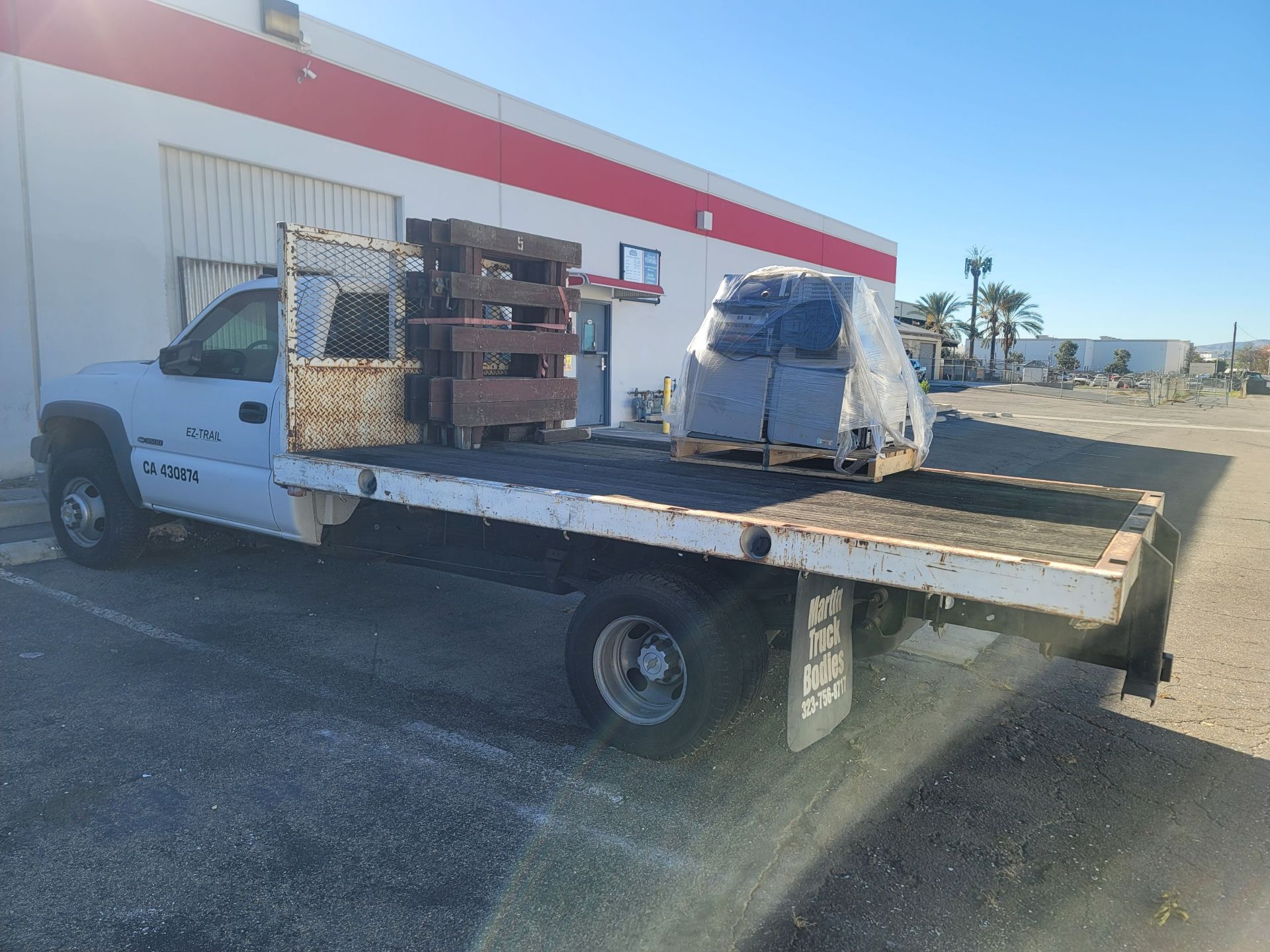 2002 CHEVROLET 3500 SILVERADO 12' STAKE BED TRUCK, MISSING CATALYTIC CONVERTER AND DRIVER SIDE - Image 4 of 6