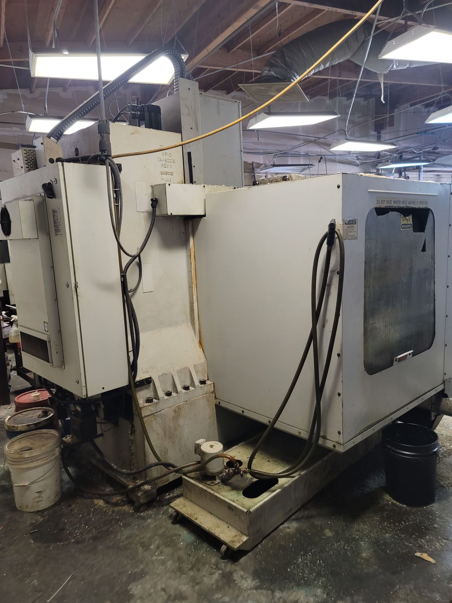 1996 HAAS VF-4 VERTICAL MACHINING CENTER, XYZ TRAVELS: 50" X 20" X 25", 52" X 18" TABLE, 24 ATC, - Image 6 of 7