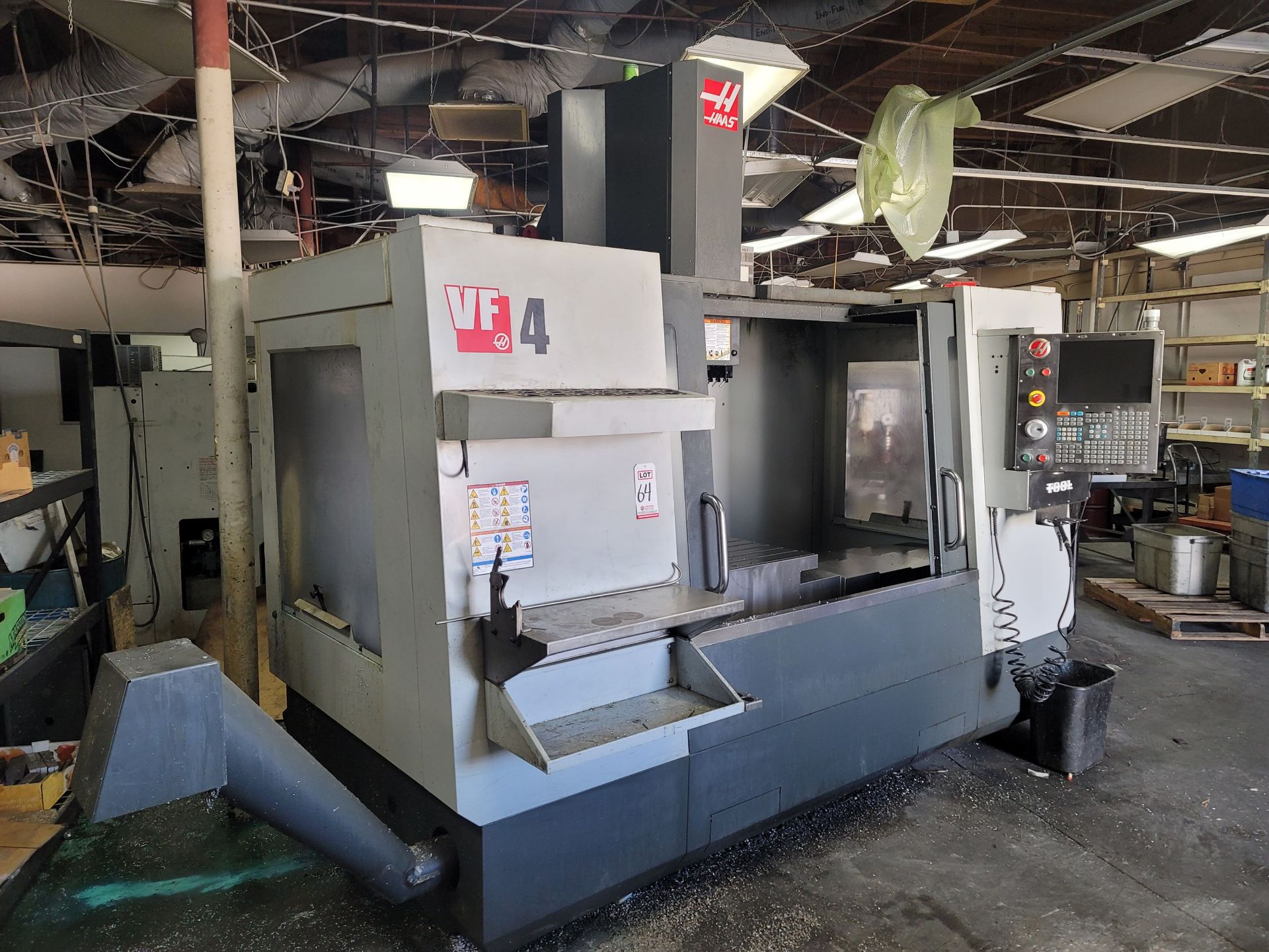 2013 HAAS VF-4 VERTICAL MACHINING CENTER, XYZ TRAVELS: 50" X 20" X 25", 52" X 18" TABLE, 24 ATC, - Image 2 of 8