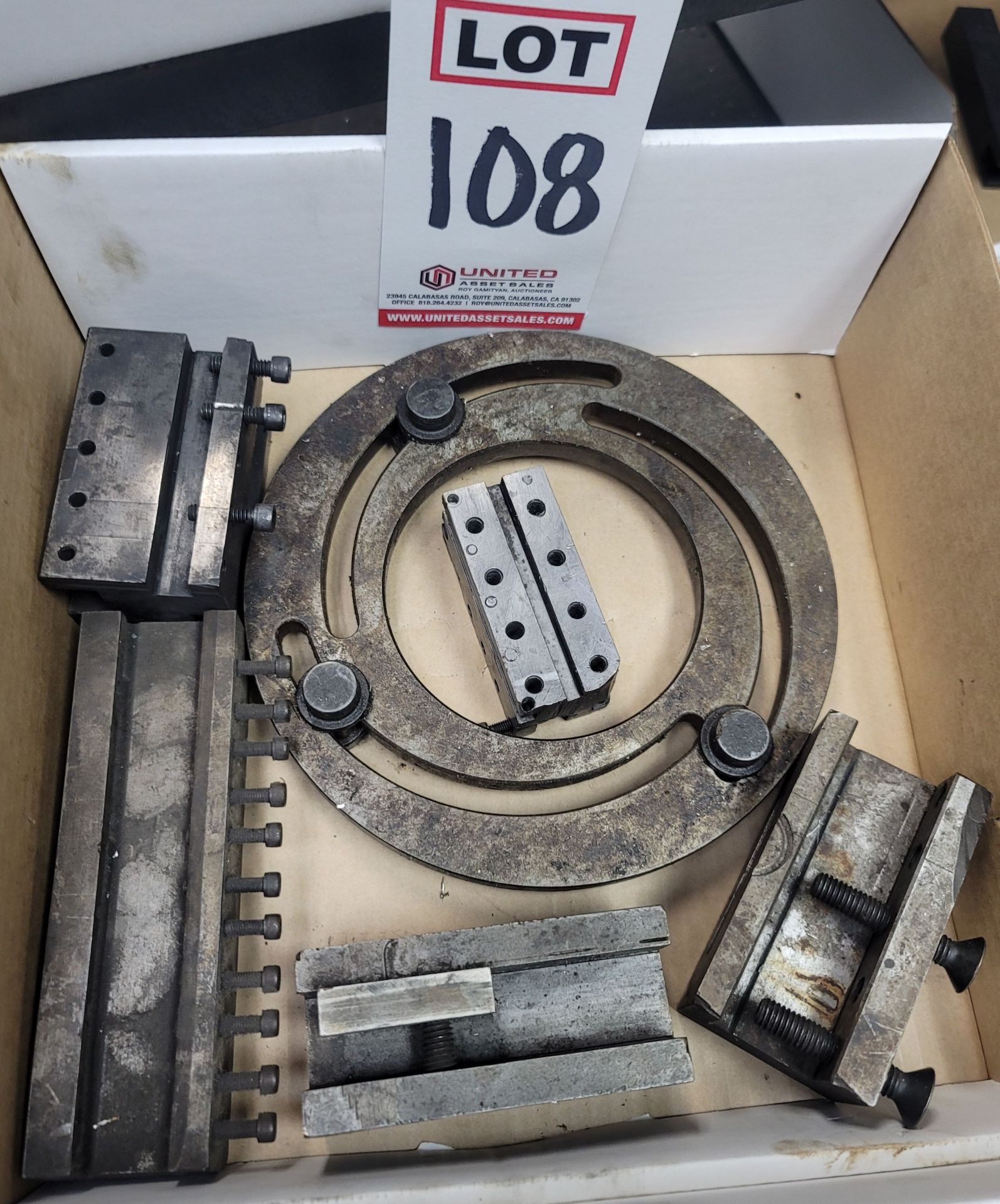 LOT - LATHE TOOL HOLDERS AND CENTERING GAUGE
