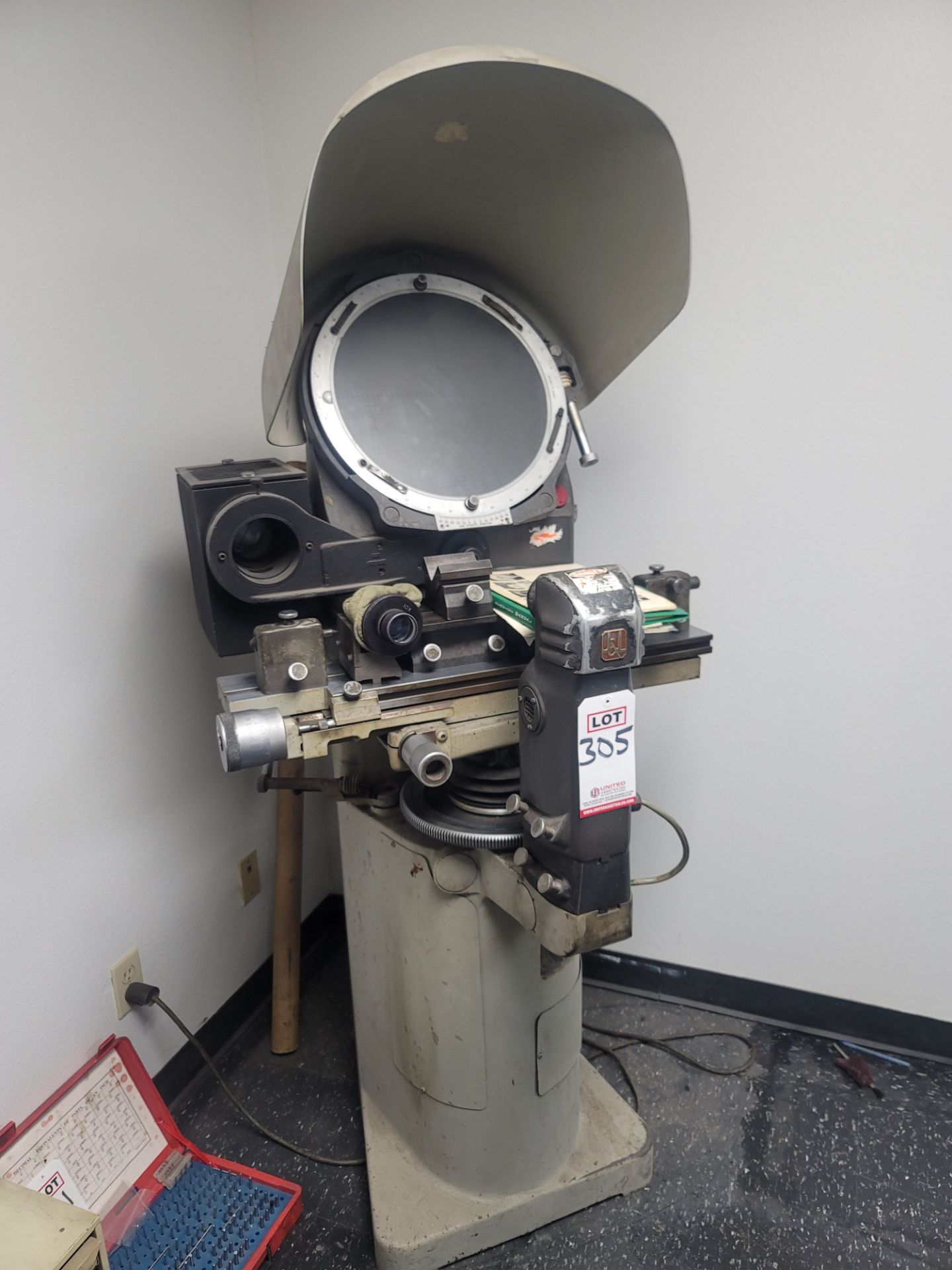 JONES & LAMSON 14" OPTICAL COMPARATOR, S/N C-521865