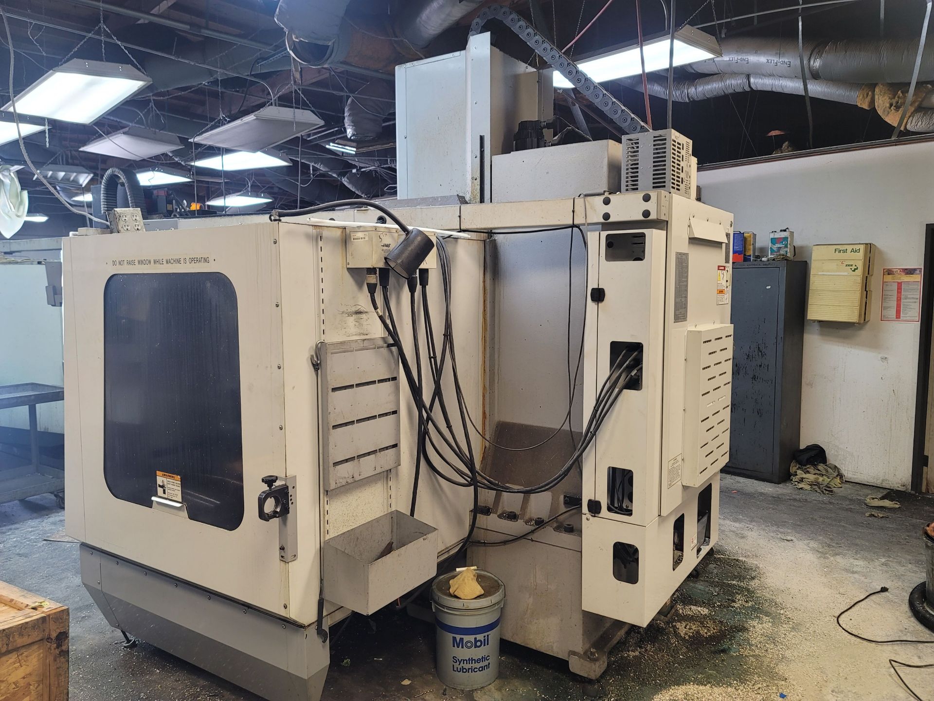 2006 HAAS VF-4D VERTICAL MACHINING CENTER, XYZ TRAVELS: 50" X 20" X 25", 52" X 18" TABLE, 24 ATC, - Image 5 of 8