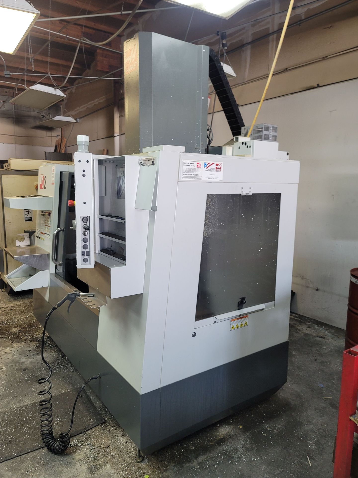 2011 HAAS VF-2 VERTICAL MACHINING CENTER, XYZ TRAVELS: 30" X 16" X 20", 36" X 14" TABLE, 20 HP, 8100 - Image 3 of 8