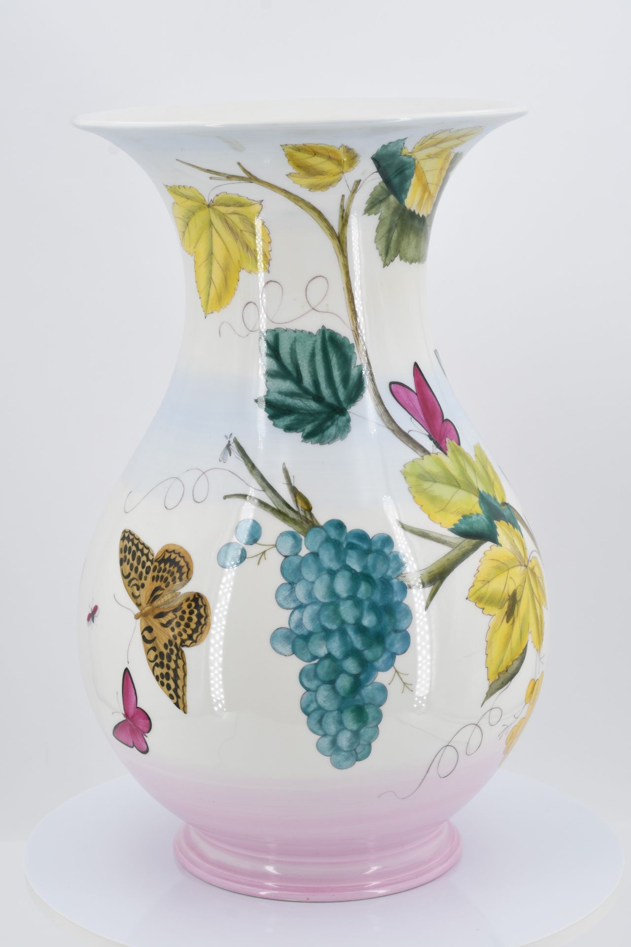 Paar Vasen mit Früchten, Vogel- und Insektendekor - Bild 9 aus 10