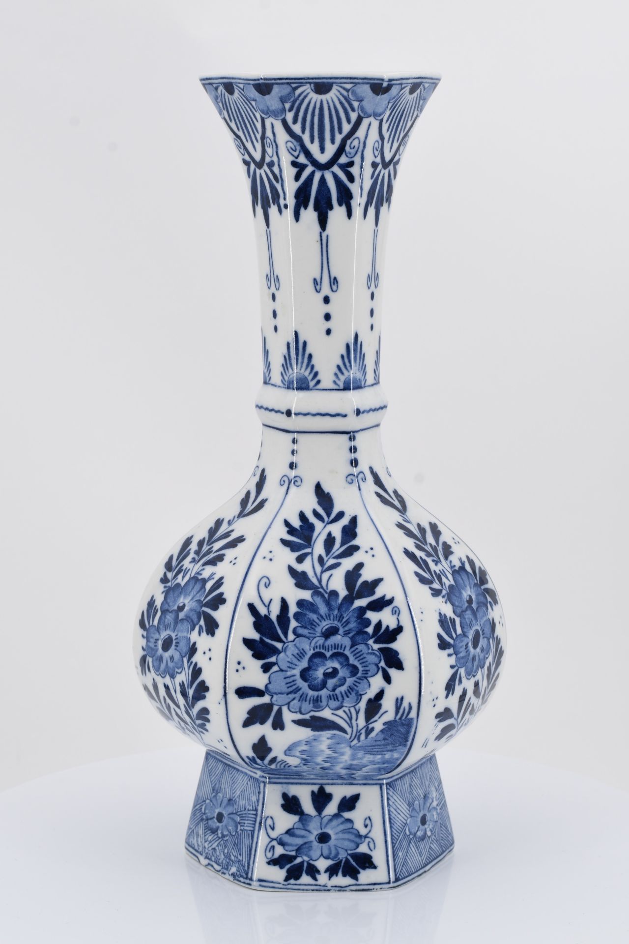 Großes Konvolut Vasen und Teller - Bild 6 aus 22