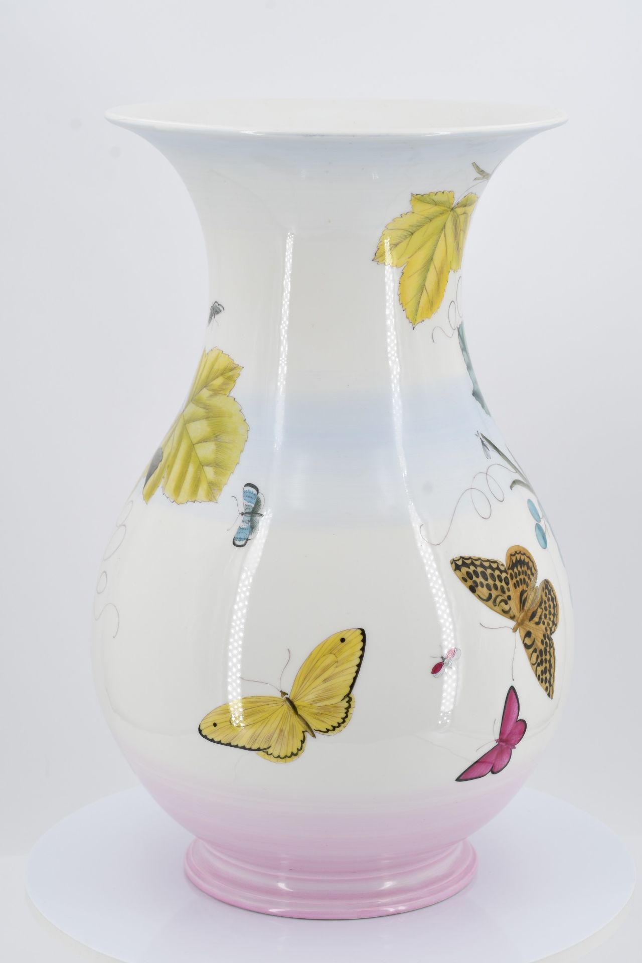 Paar Vasen mit Früchten, Vogel- und Insektendekor - Bild 8 aus 10