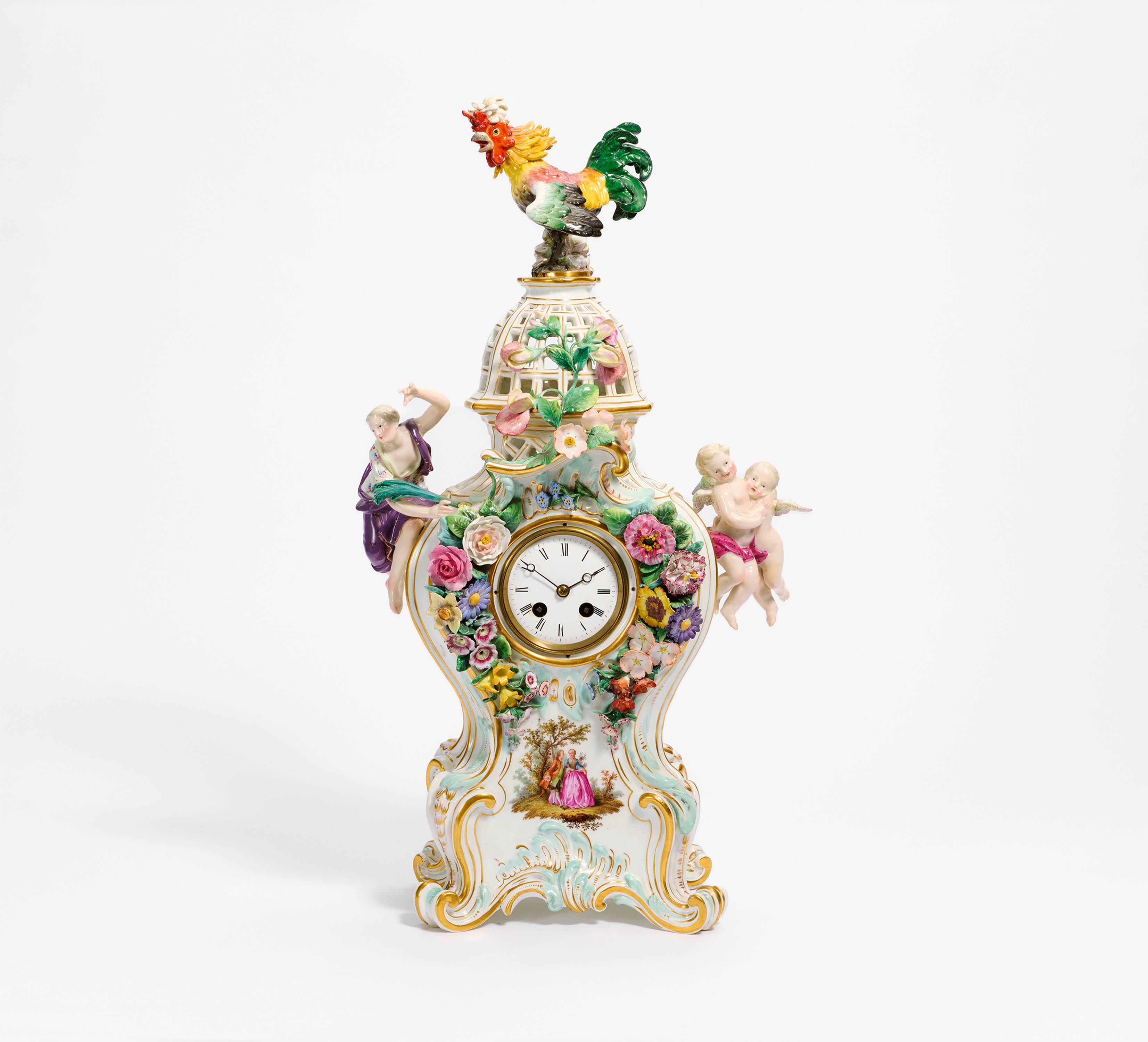 Pendulum clock with rooster