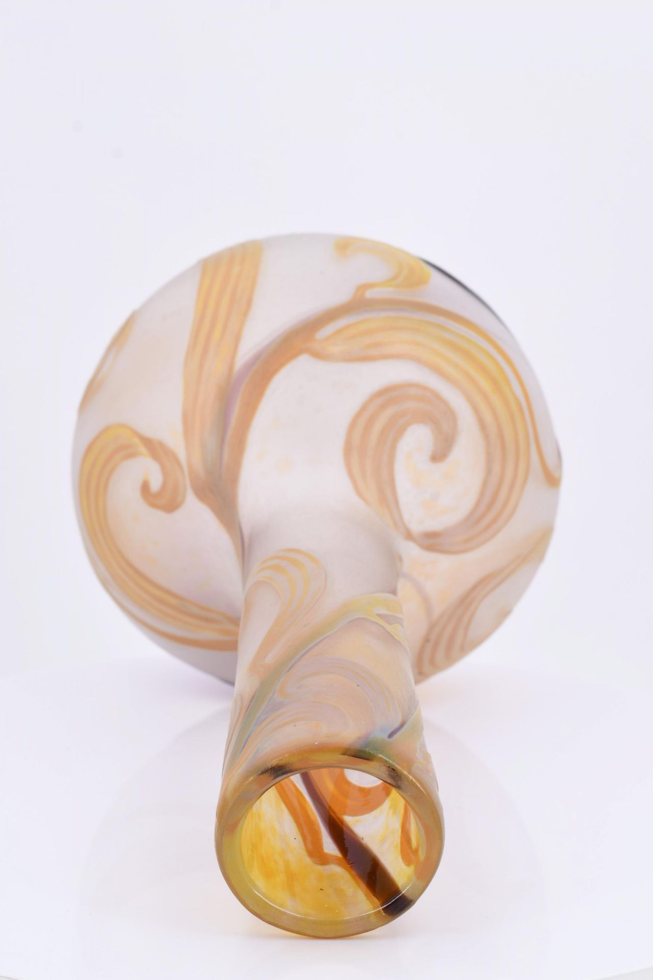 Vase with autumn crocus - Image 6 of 7