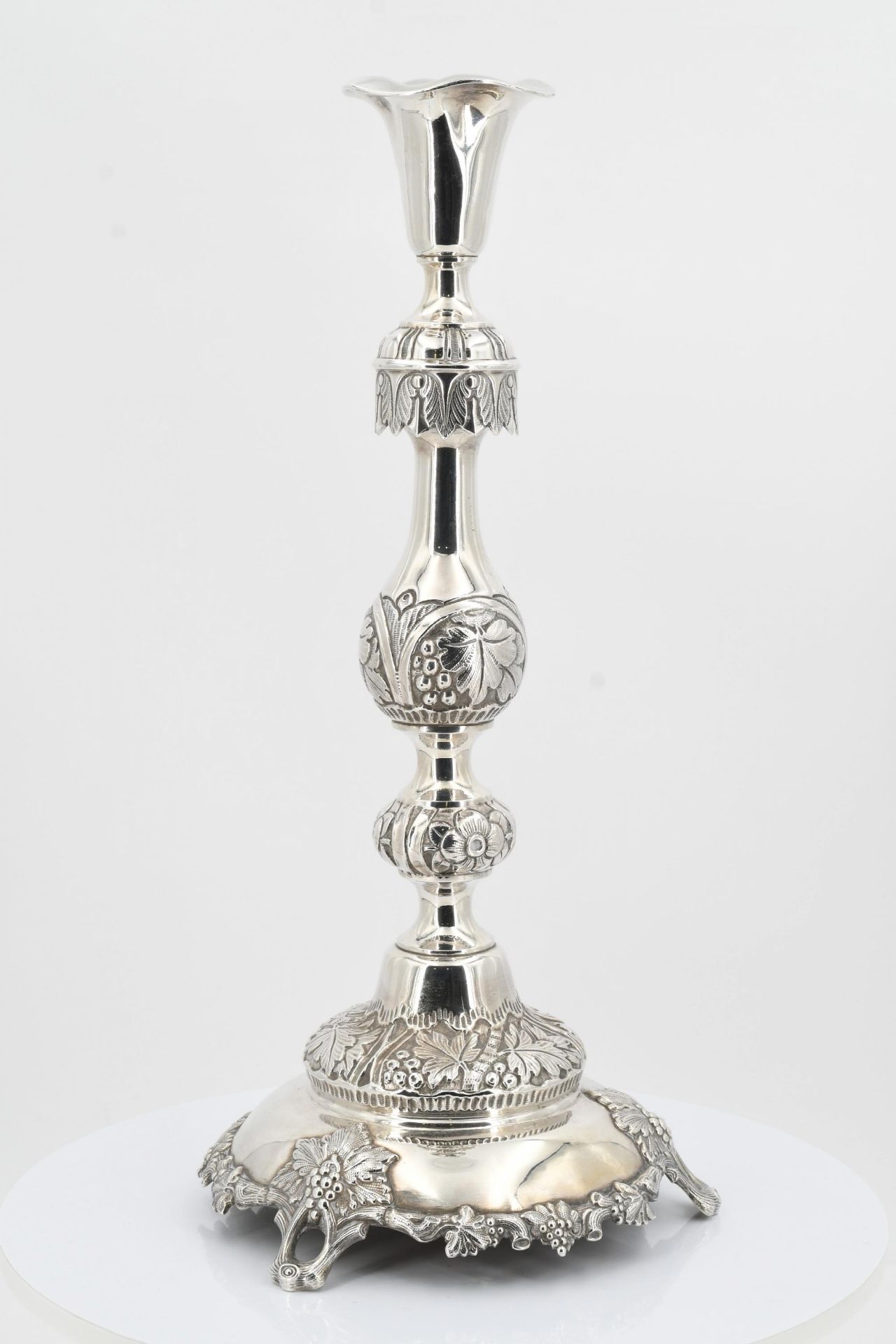 Pair of candlesticks with grape and vine décor - Image 9 of 11