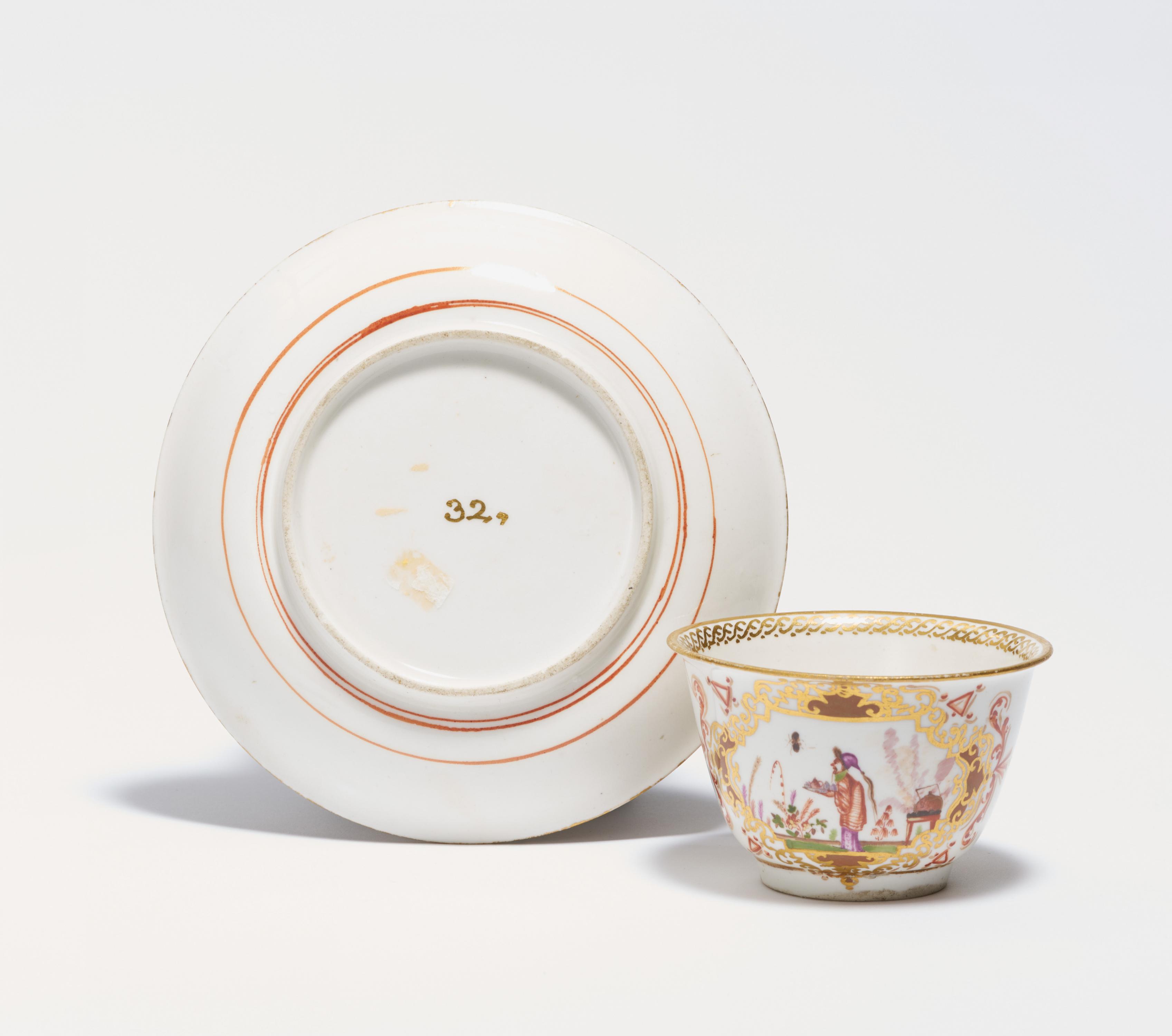 Tea bowl and saucer with chinoiseries - Image 3 of 7