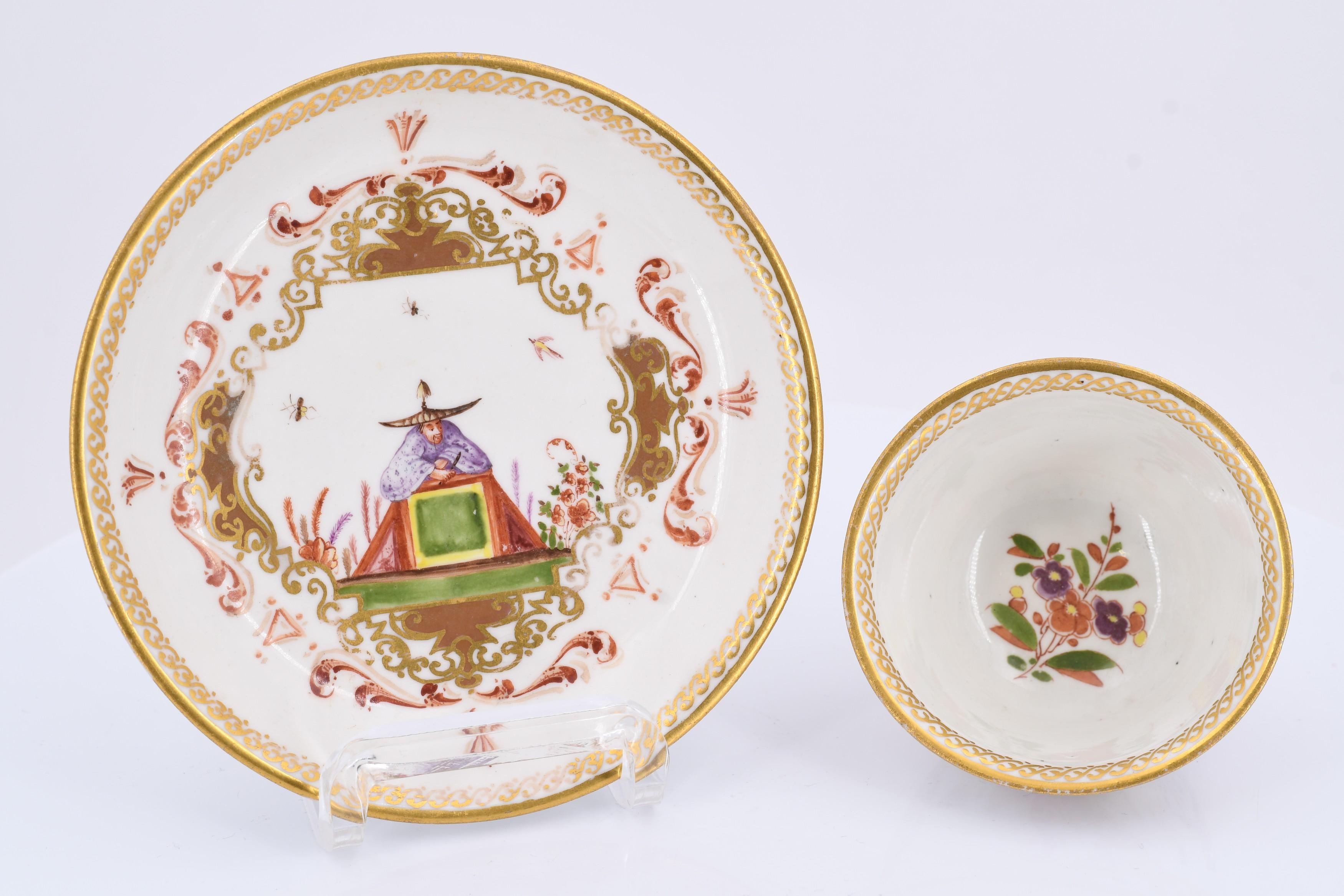 Tea bowl and saucer with chinoiseries - Image 6 of 7
