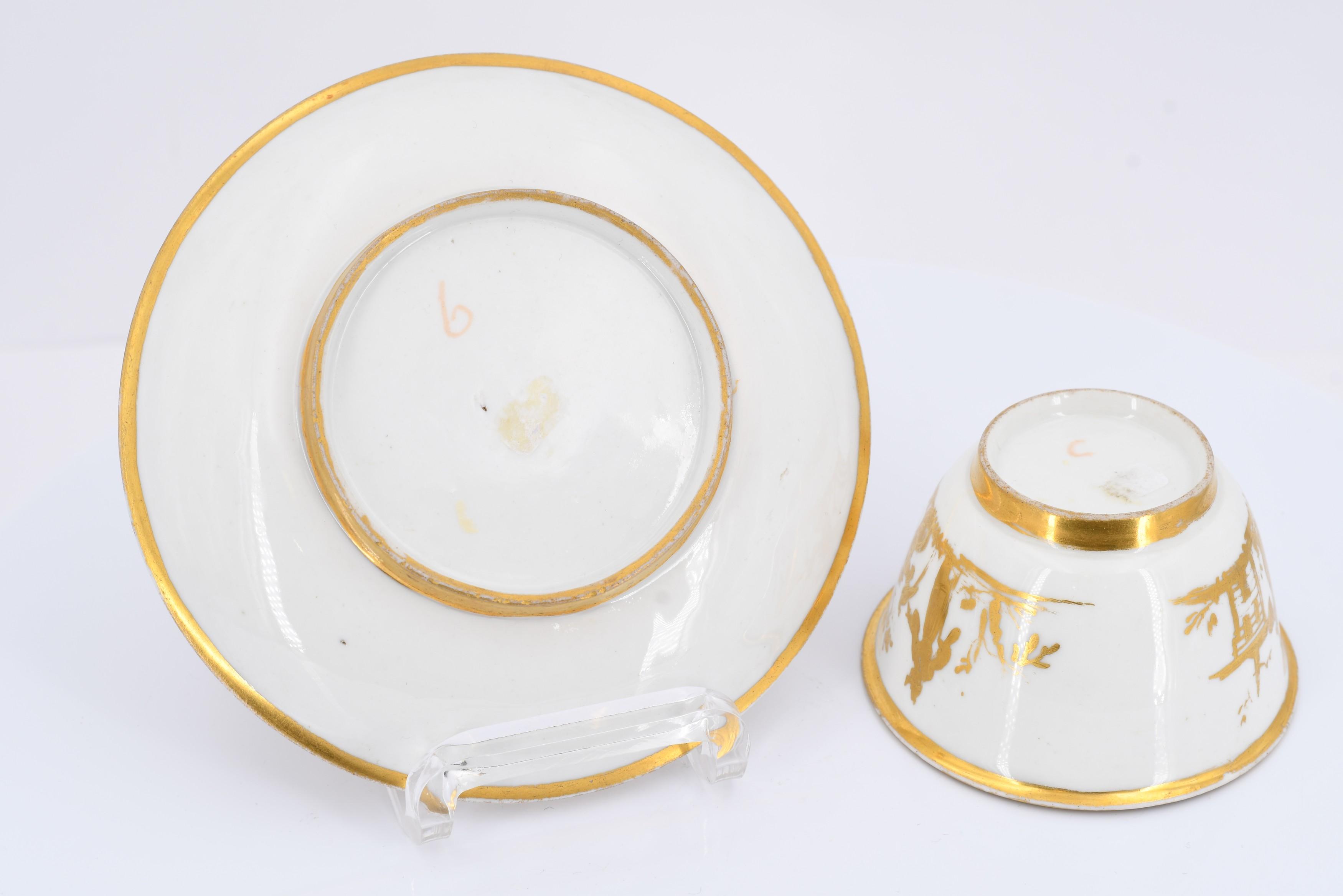 Tea bowl and saucer with gold Chinese décor - Image 7 of 7