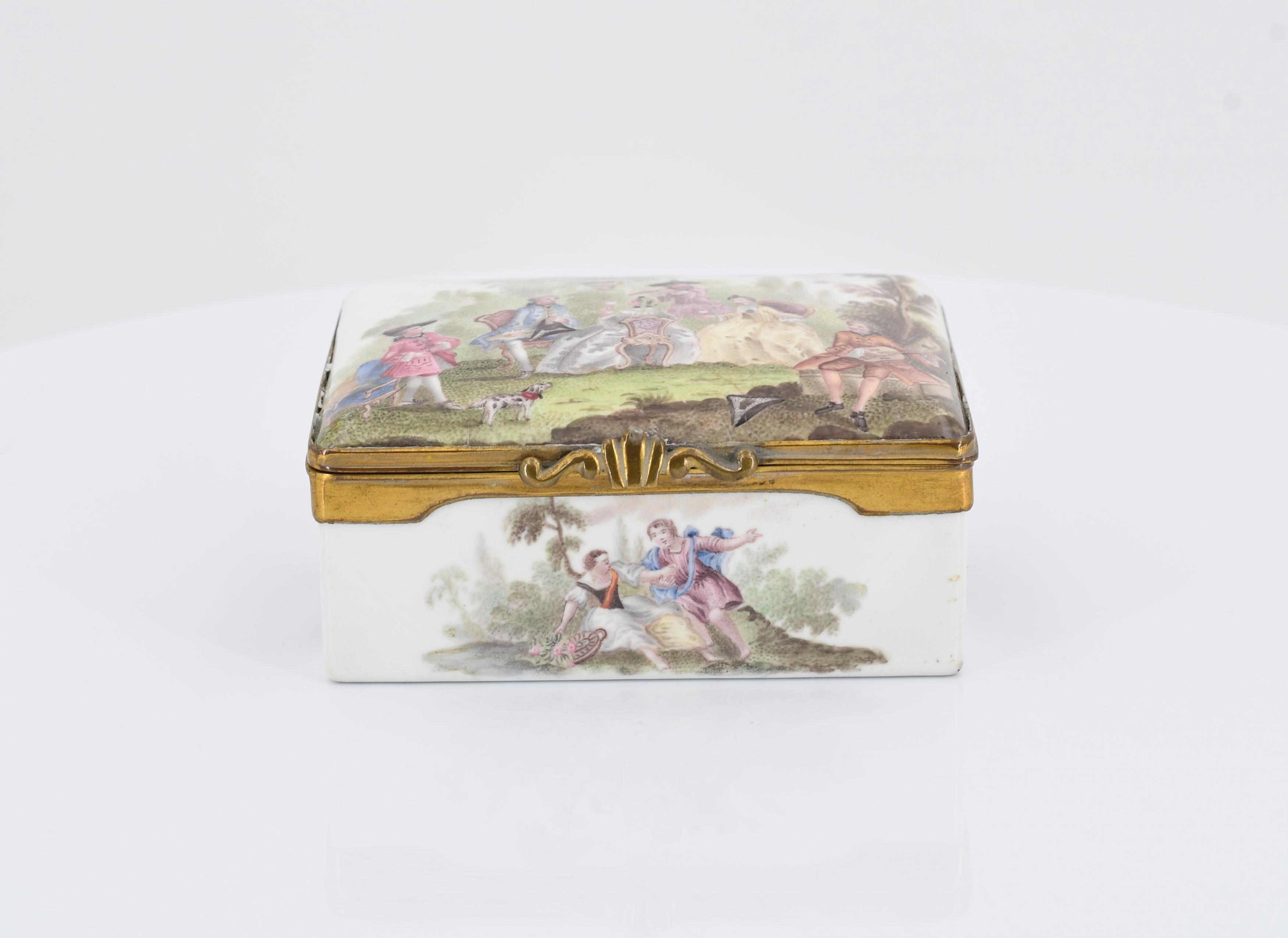 Enamel snuff box with Watteau scenes - Image 9 of 9