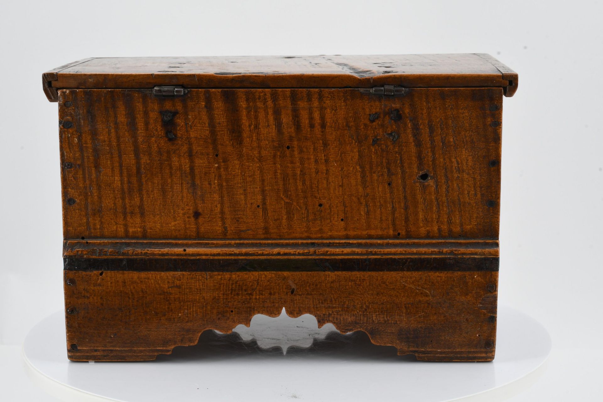 Small chest with ornamental décor - Image 4 of 8