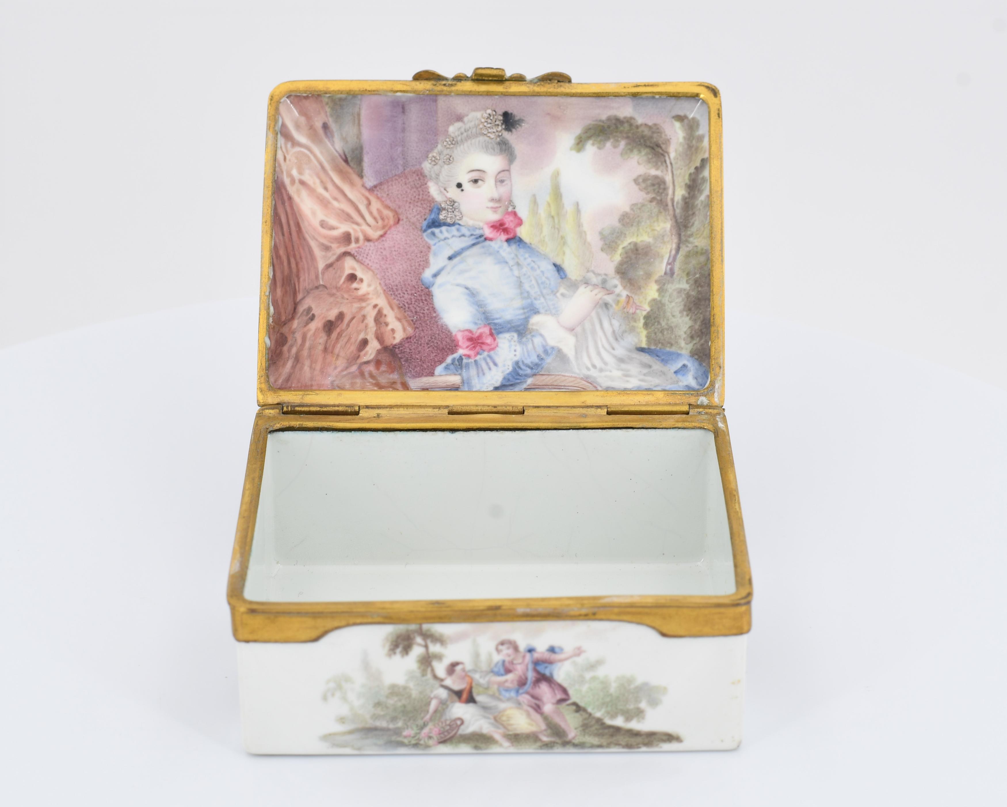 Enamel snuff box with Watteau scenes - Image 8 of 9