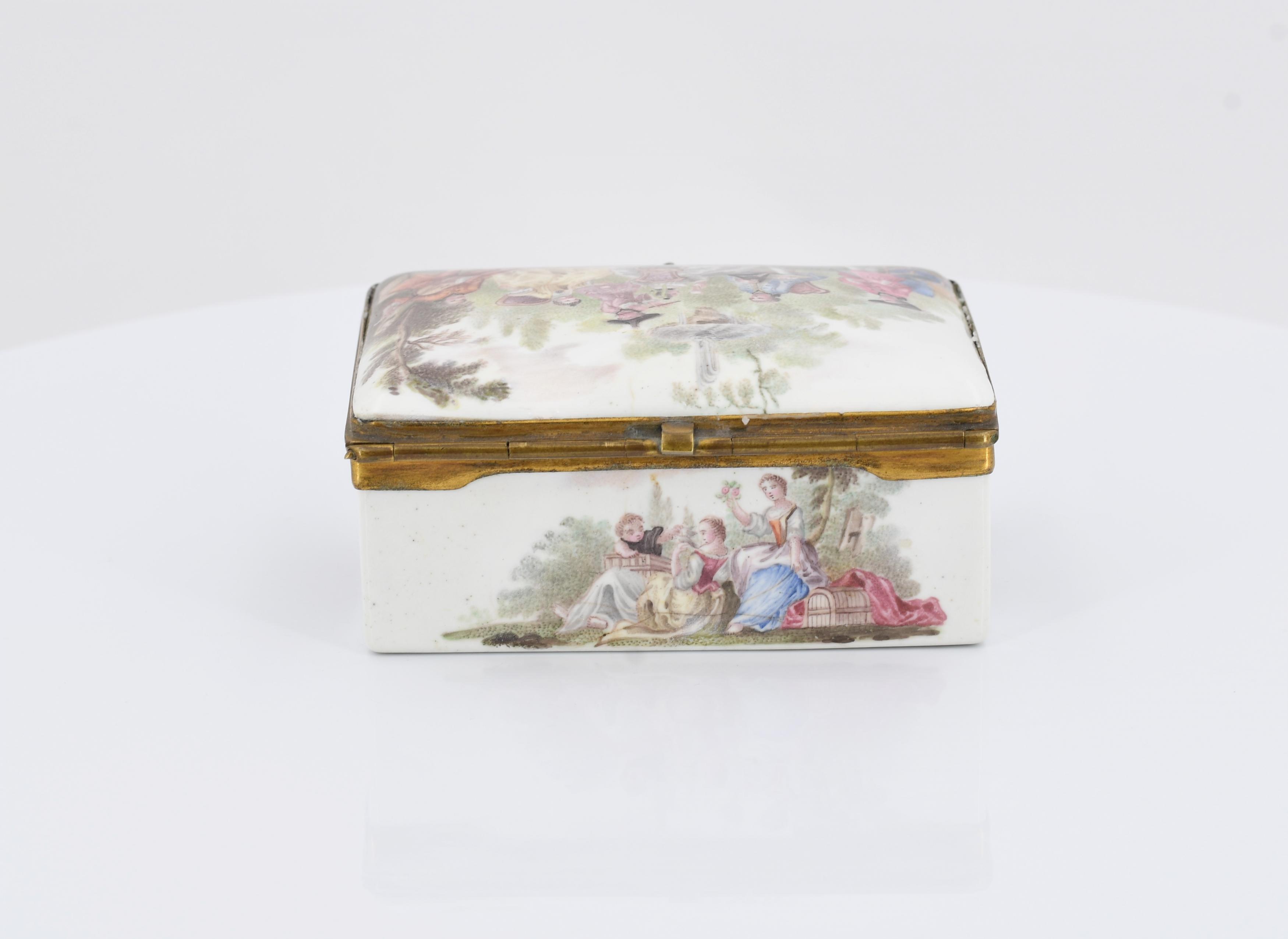 Enamel snuff box with Watteau scenes - Image 4 of 9