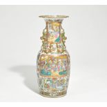 Große famille rose Vase im Kanton-Stil