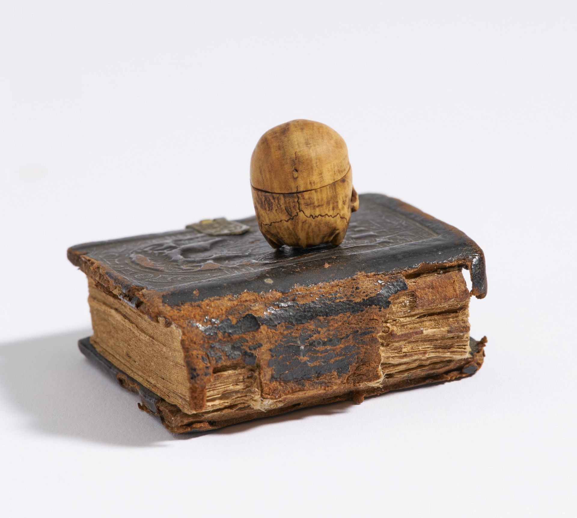 Miniatur Totenschädel und kleines Buch - Bild 3 aus 8