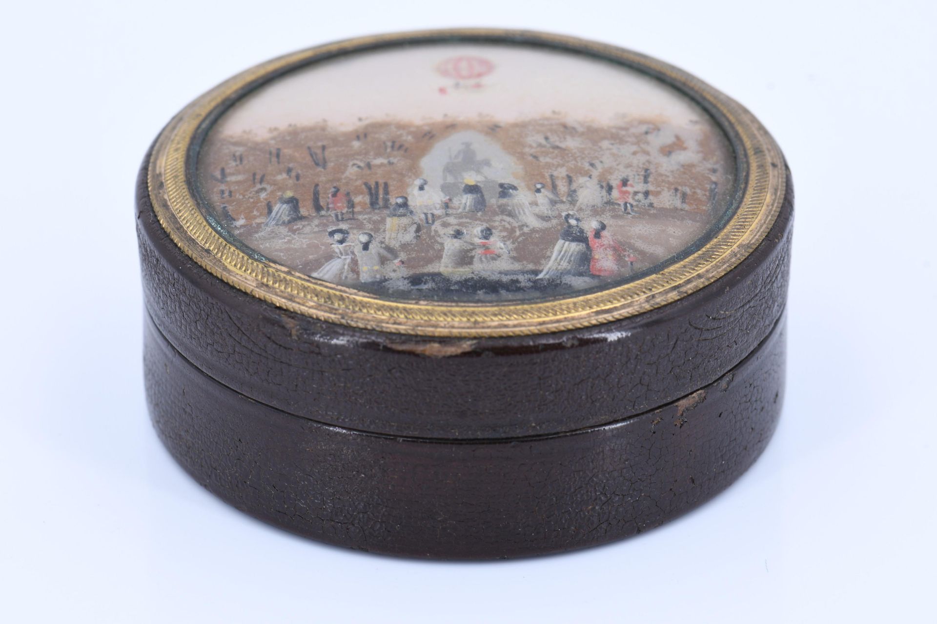 Small round box with Mongolfière over park with equestrian statue - Image 3 of 4