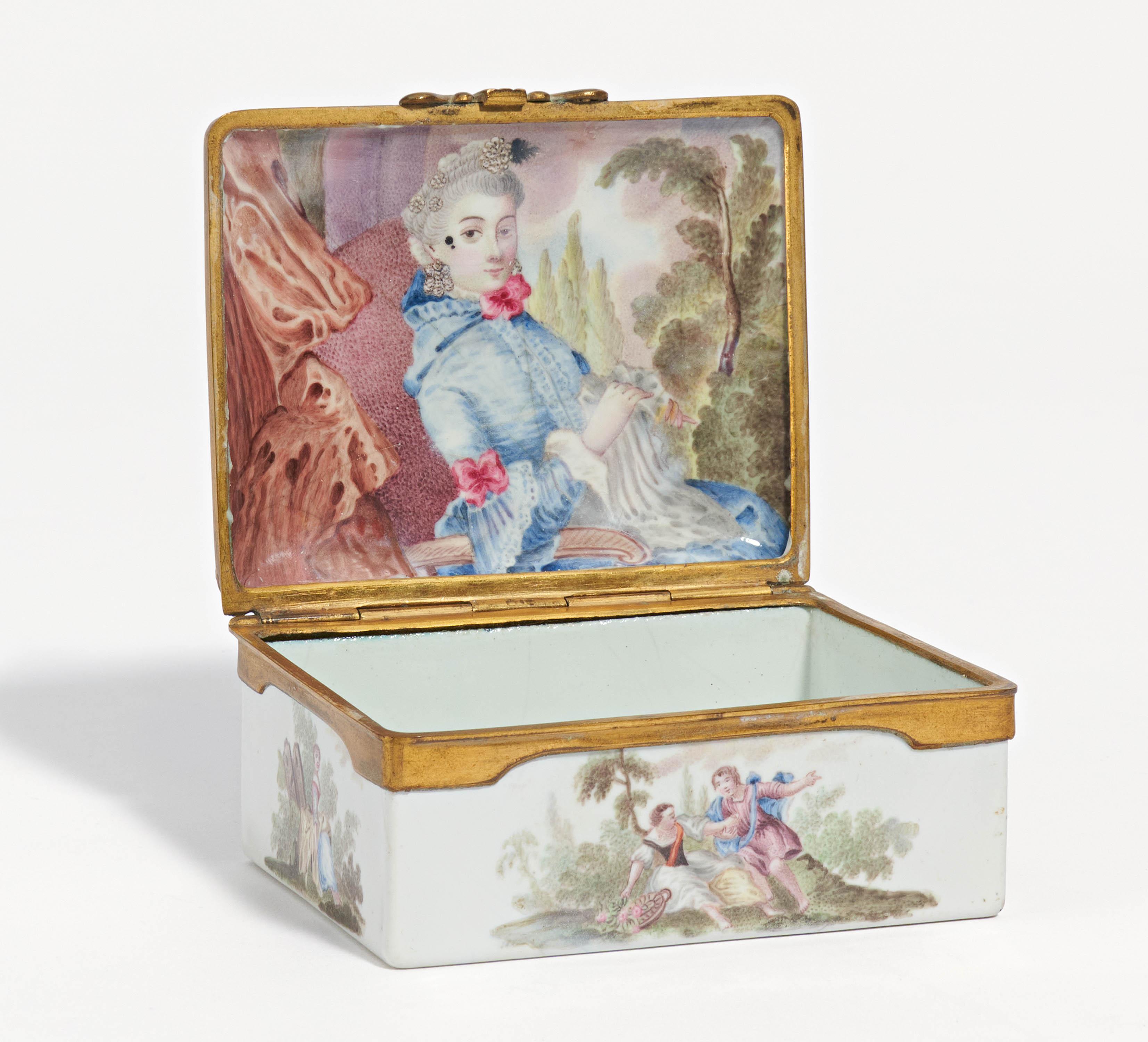 Enamel snuff box with Watteau scenes - Image 2 of 9