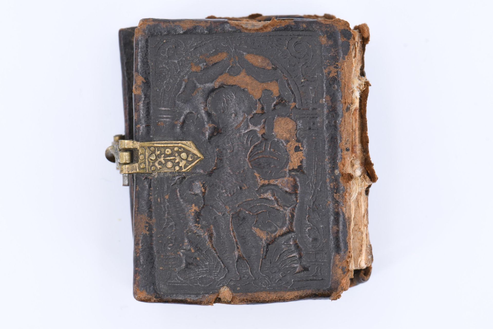 Miniature skull and small book - Image 8 of 8