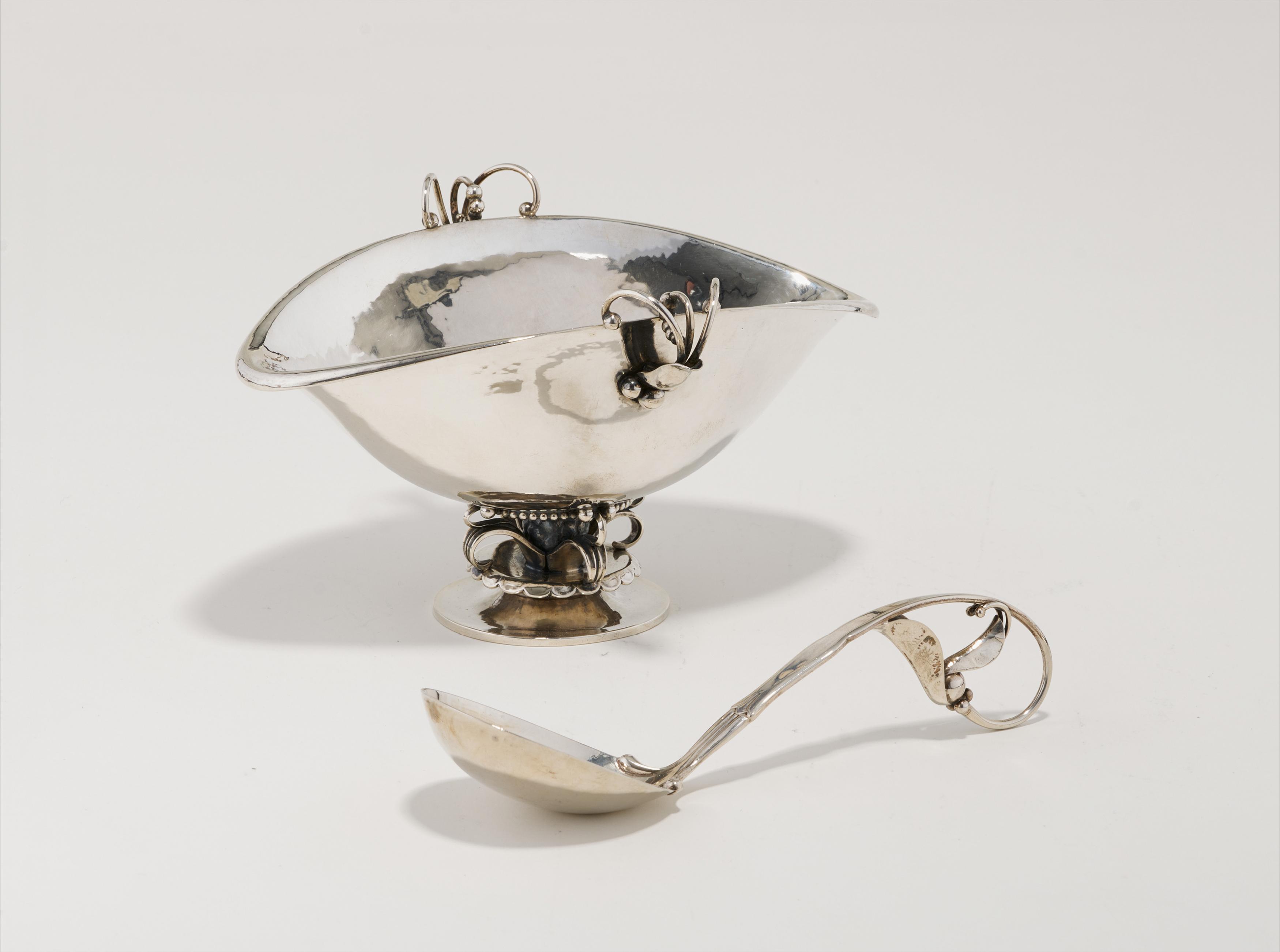 Silver gravy boat and sauce spoon - Image 4 of 9