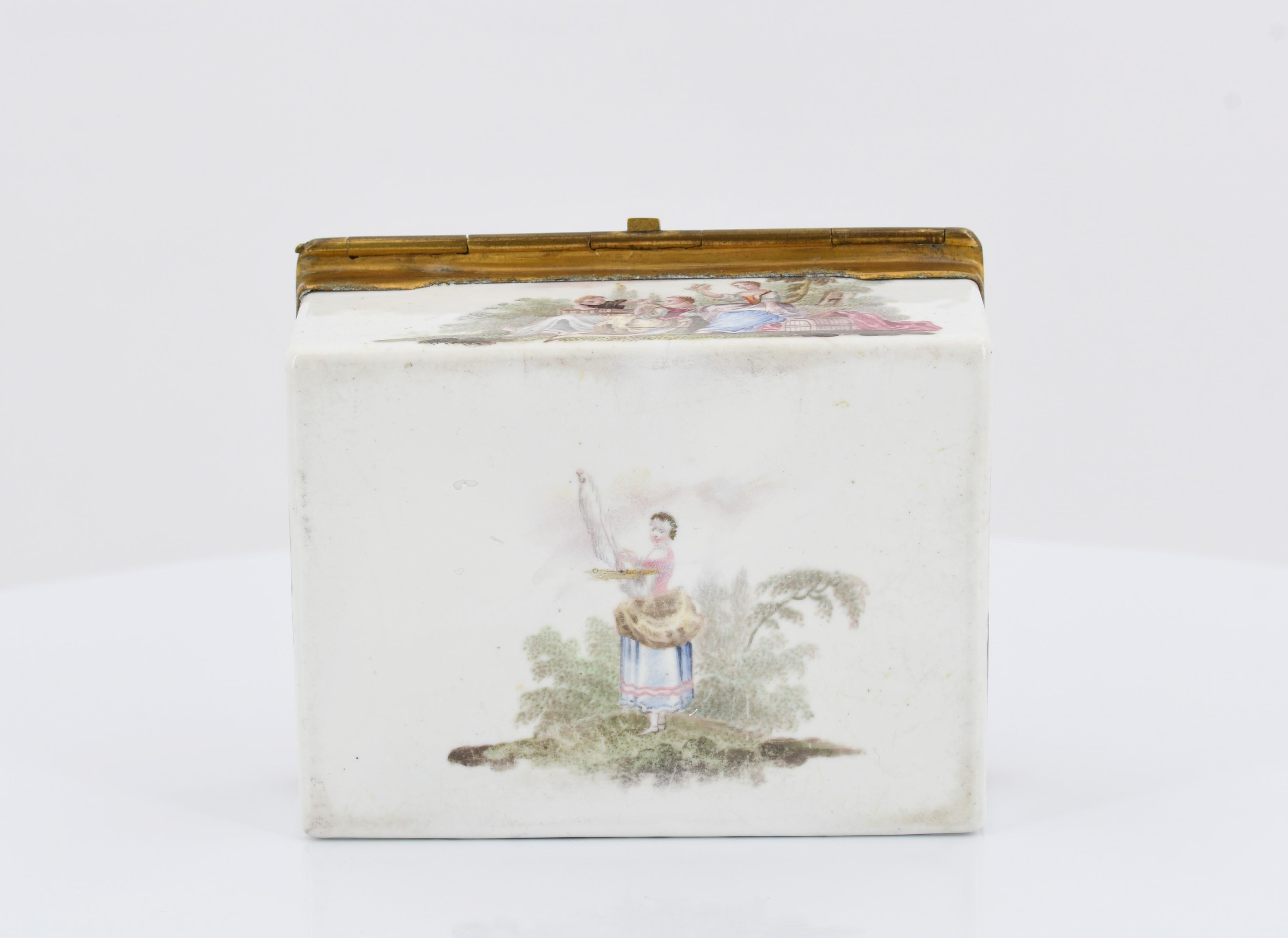 Enamel snuff box with Watteau scenes - Image 7 of 9