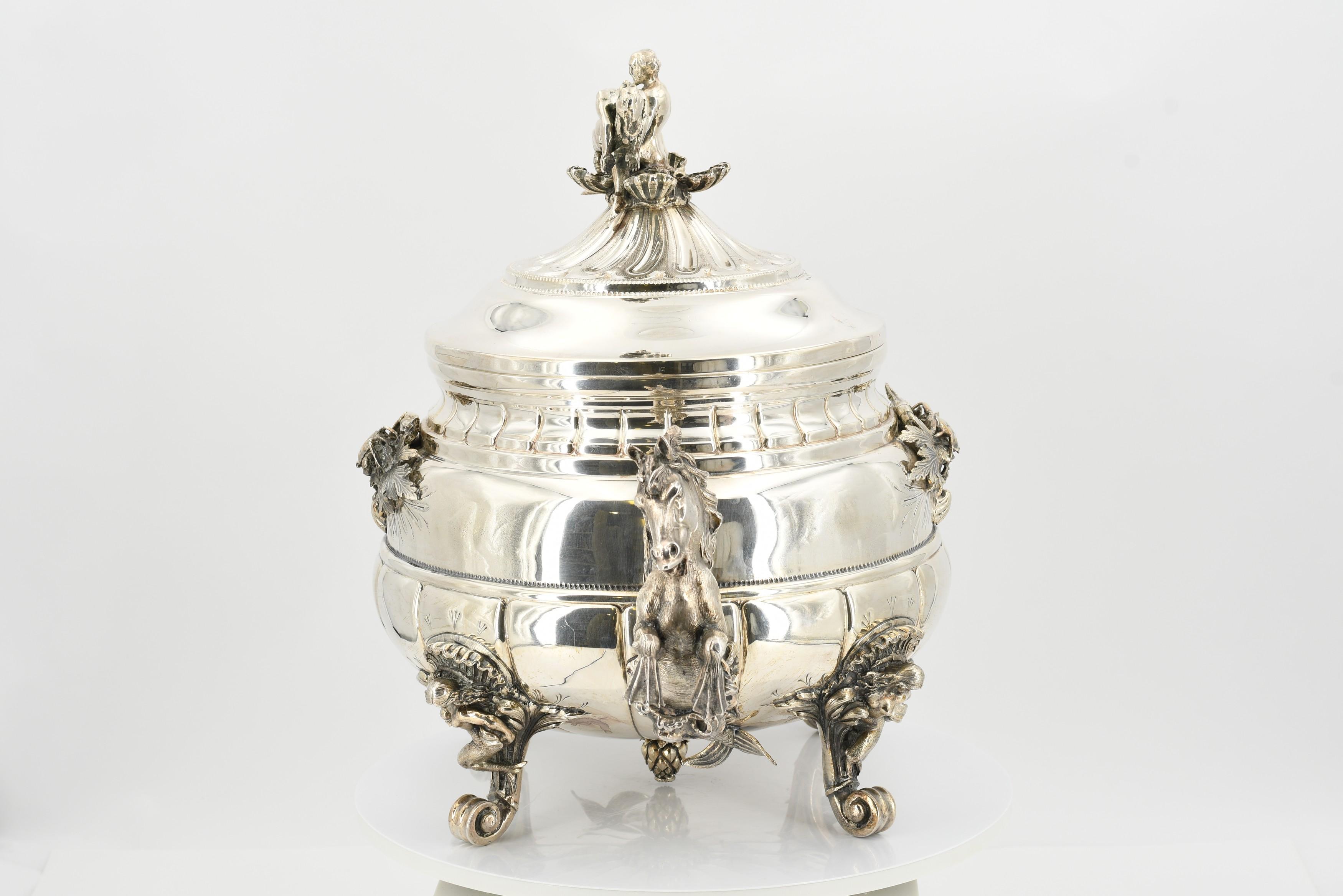 Magnificent tureen with hippocamps - Image 6 of 12
