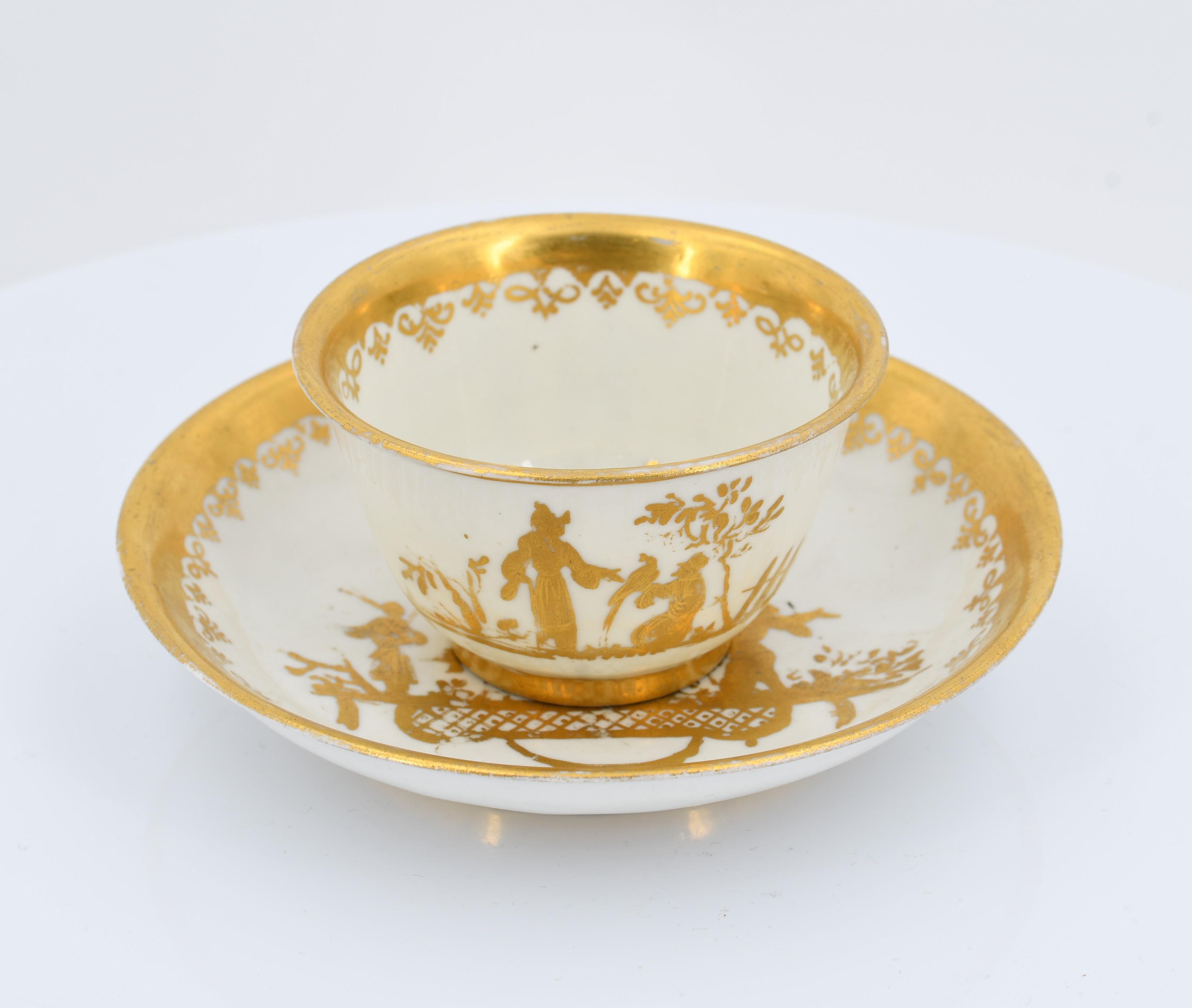 Tea bowl and saucer with gold Chinese décor - Image 2 of 7