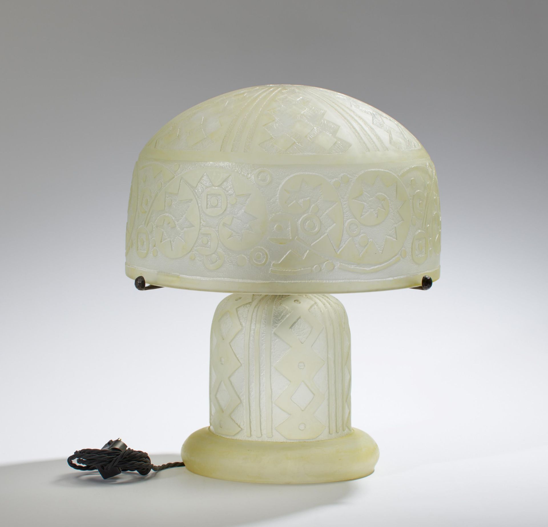 Large table lamp with geometric decor - Image 3 of 3