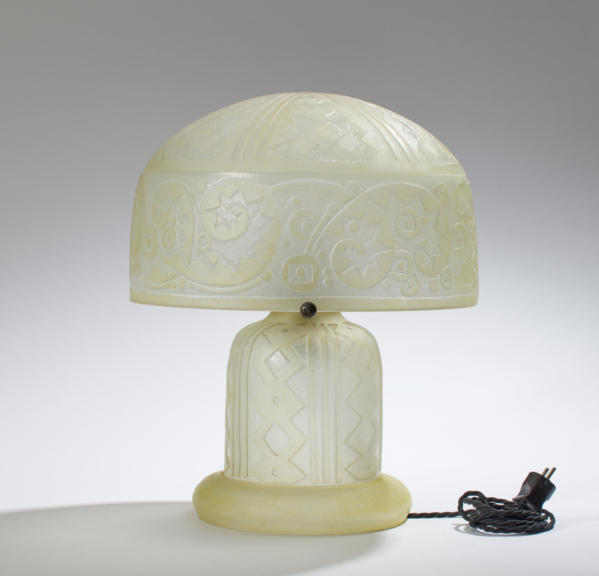Large table lamp with geometric decor - Image 2 of 3