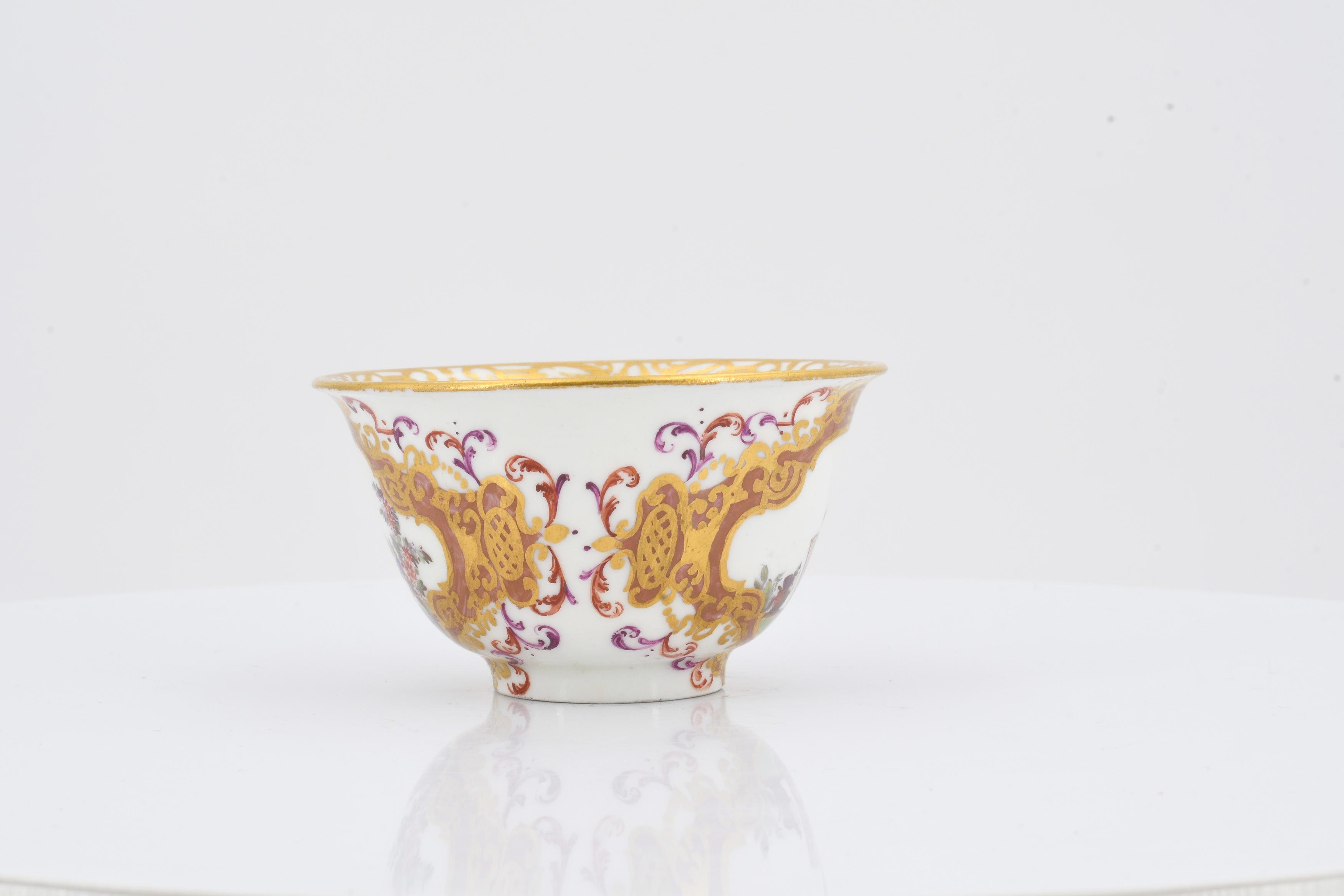 Tea bowl and saucer with chinoiseries - Image 8 of 10