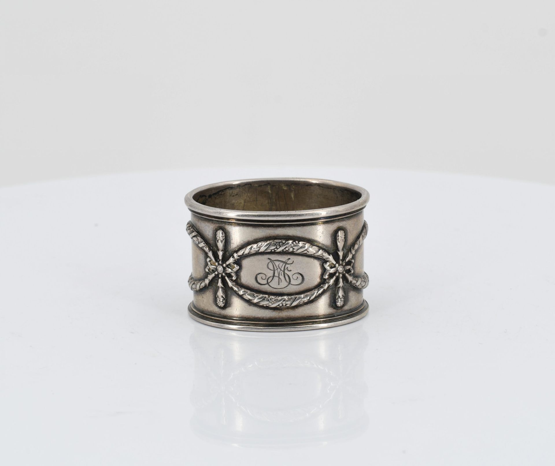 Napkin Ring with Laurel décor - Image 2 of 6