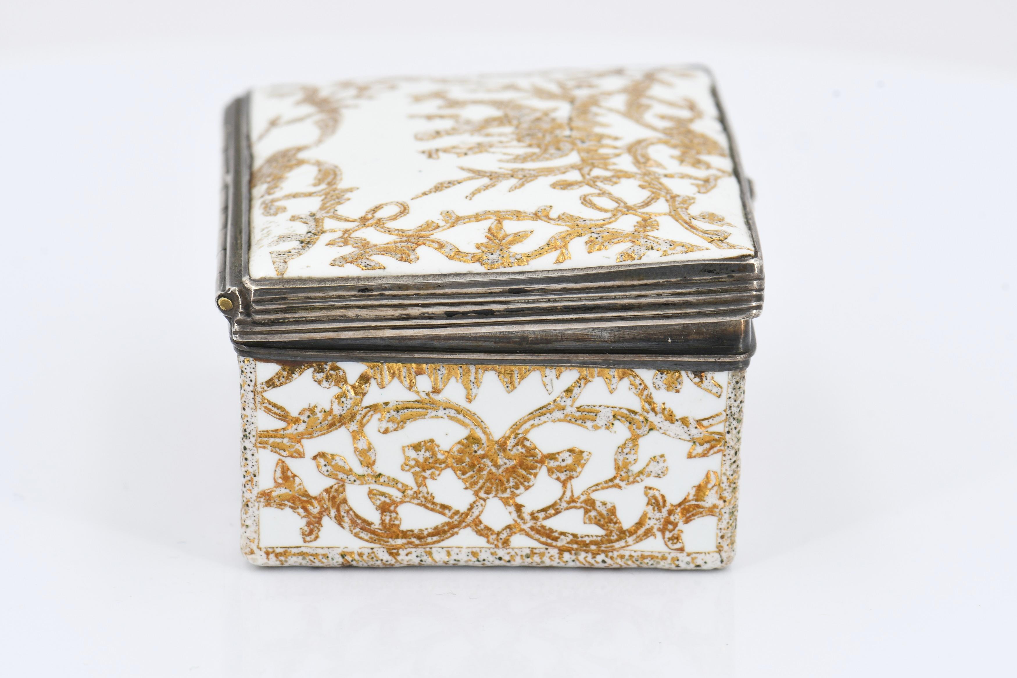 Snuff box with gold décor - Image 8 of 8