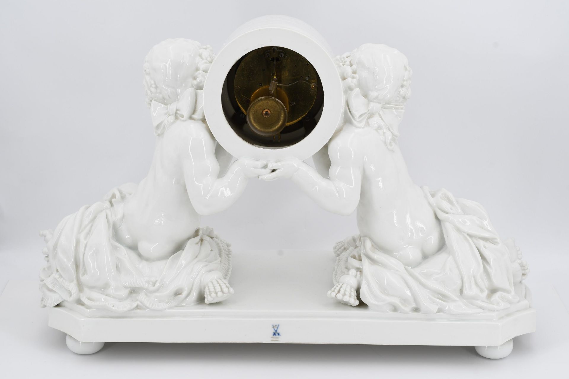 Porcelain pendulum clock with putti - Image 4 of 6